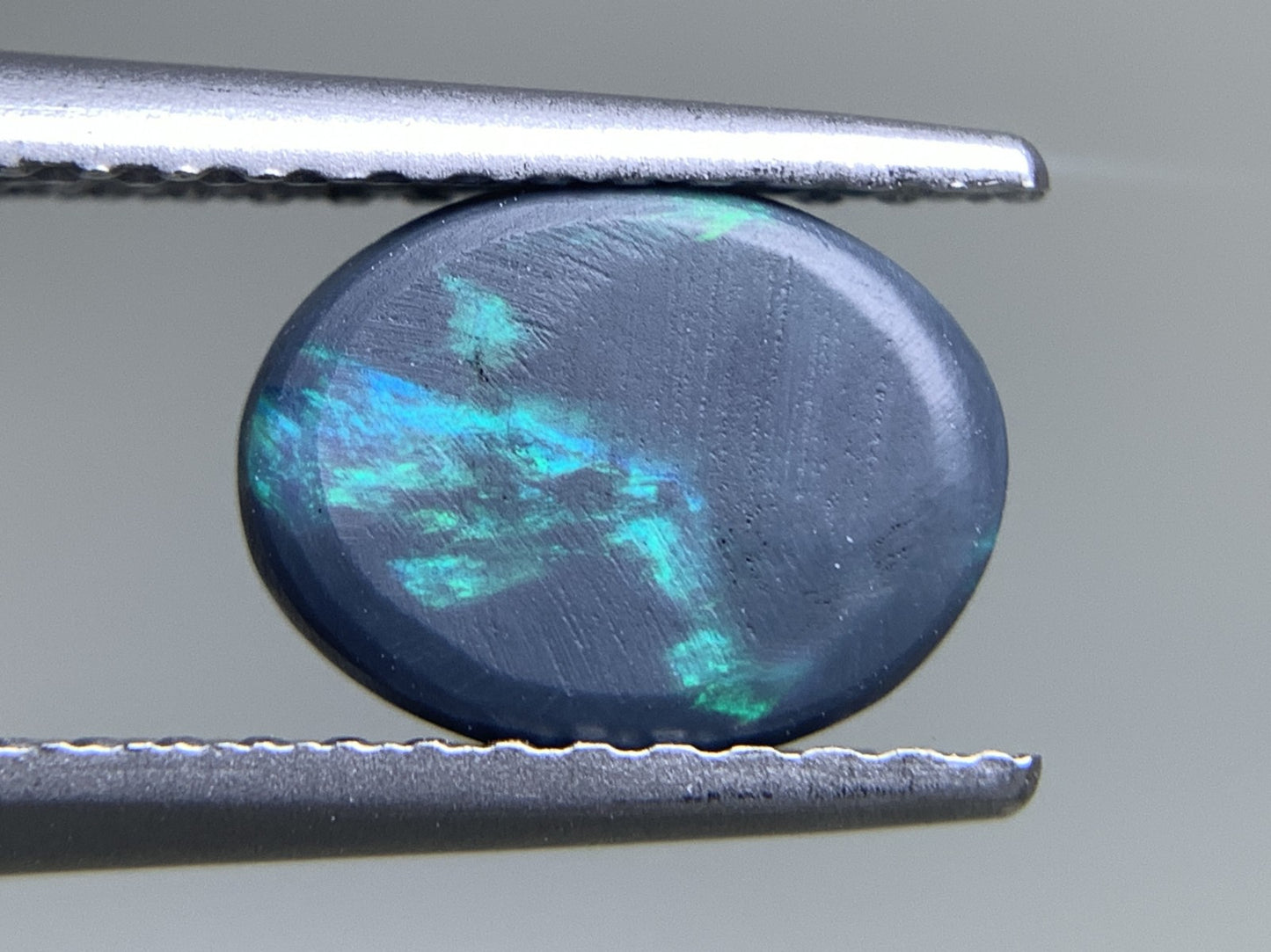 ブラックオパール 天然  0.631ct  宝石ソーティング付き  8.2㎜×6.3㎜×1.6㎜ ルース（ 裸石 ）  5754Y