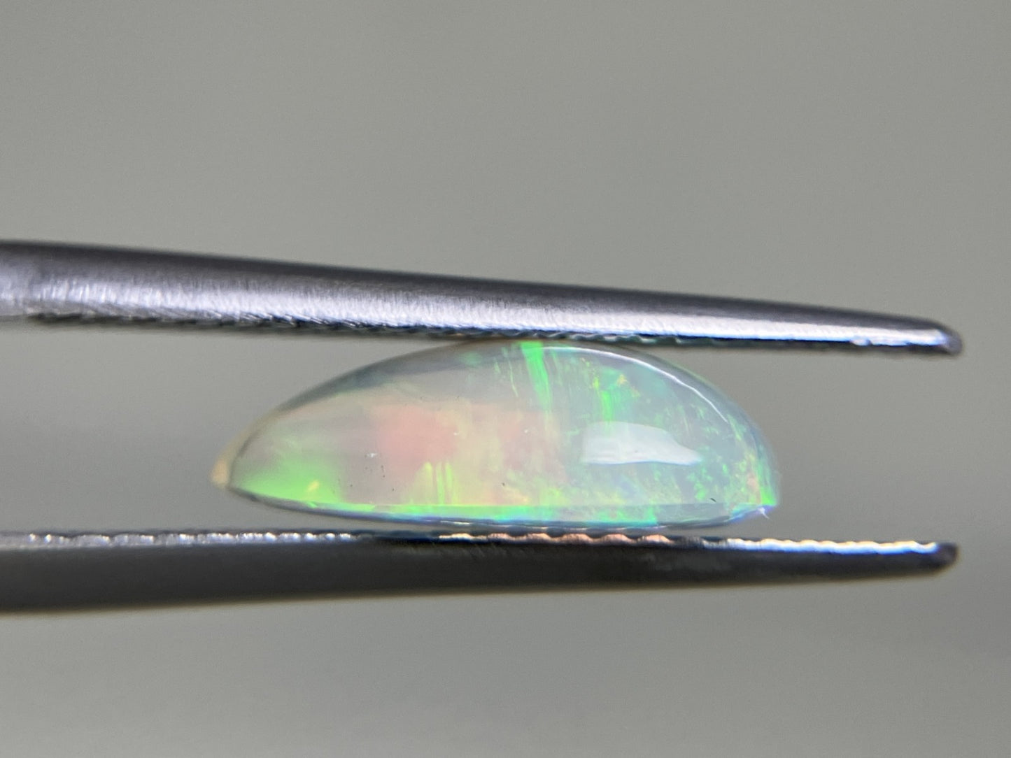 オパール 1.715ct 宝石ソーティング付き  12.9㎜×7.9㎜×4.3㎜  ルース（ 裸石 ） 3920YY