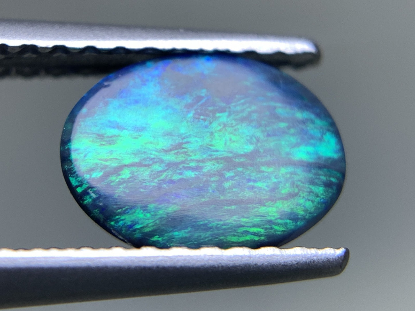 ブラックオパール 天然  0.631ct  宝石ソーティング付き  8.2㎜×6.3㎜×1.6㎜ ルース（ 裸石 ）  5754Y