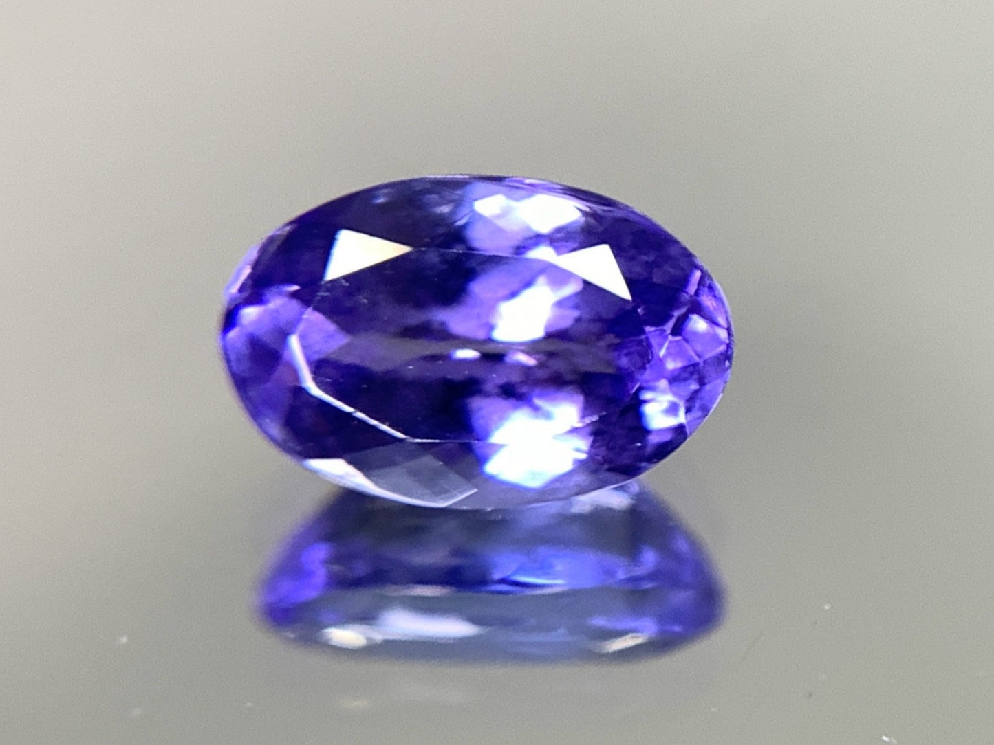 タンザナイト 1.553ct 宝石ソーティング付き  8.4㎜×5.5㎜×4.3㎜   ルース（ 裸石 ） 2405Y