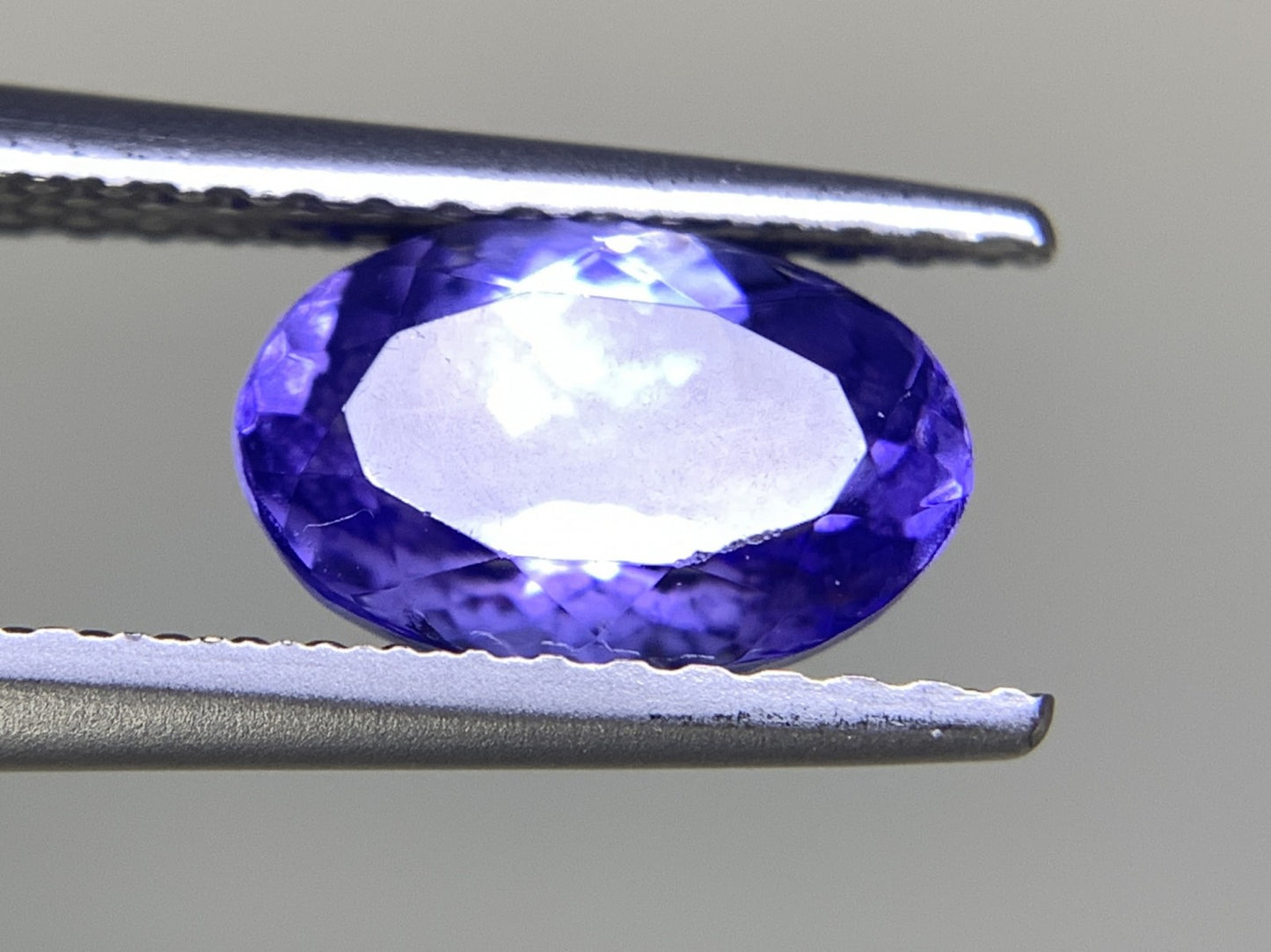 タンザナイト 1.553ct 宝石ソーティング付き  8.4㎜×5.5㎜×4.3㎜   ルース（ 裸石 ） 2405Y