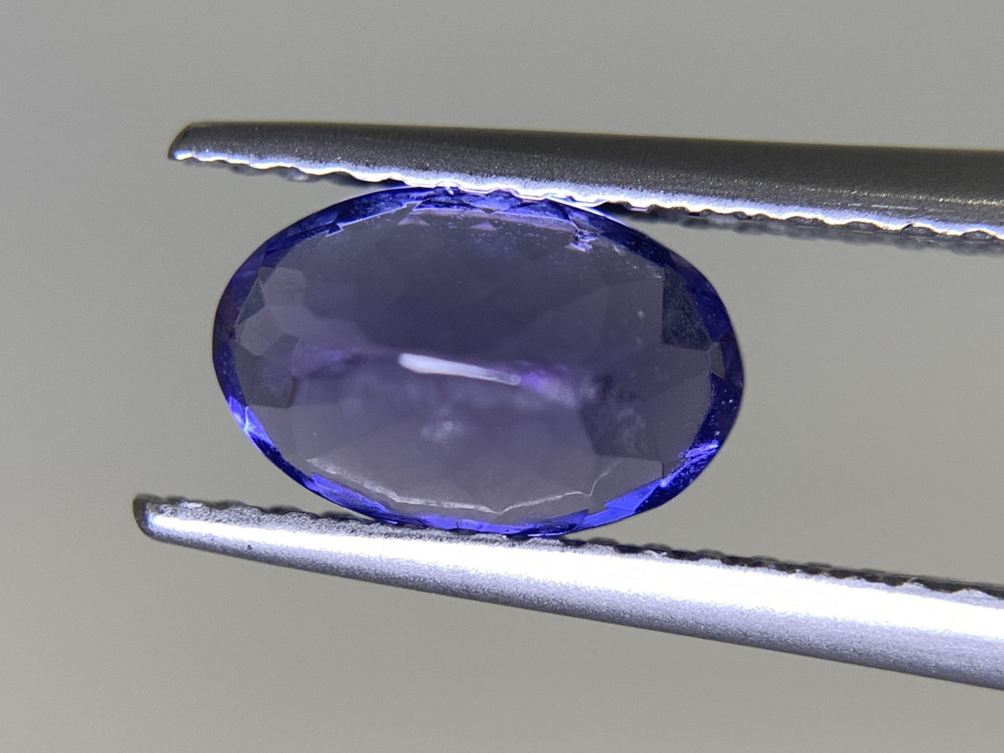 タンザナイト 1.553ct 宝石ソーティング付き  8.4㎜×5.5㎜×4.3㎜   ルース（ 裸石 ） 2405Y