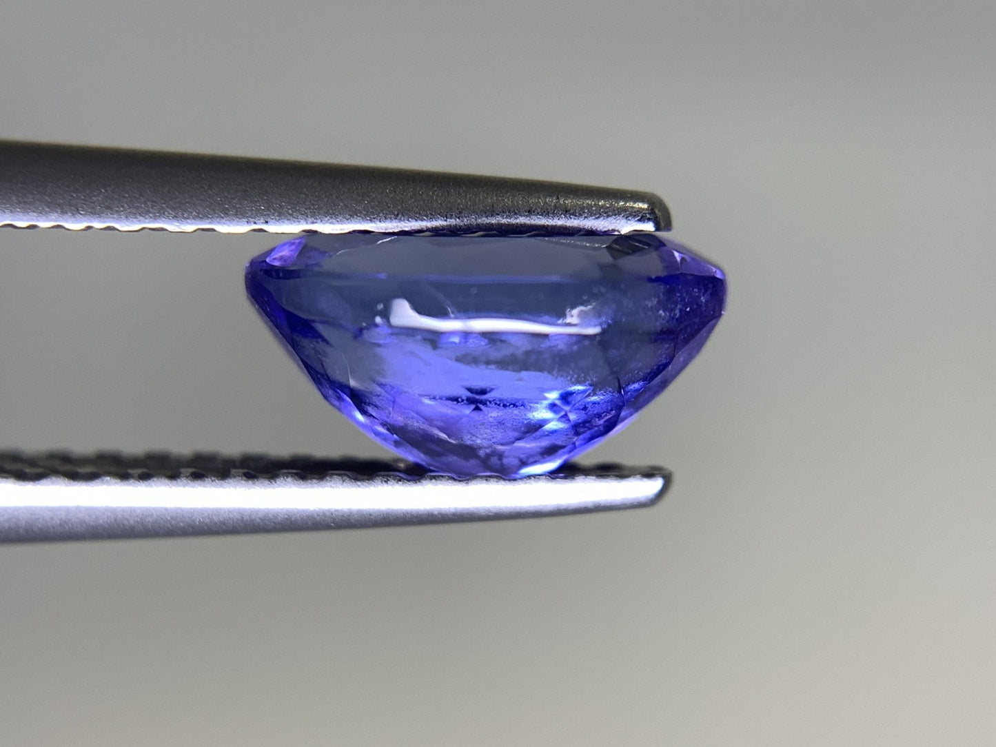 タンザナイト 1.553ct 宝石ソーティング付き  8.4㎜×5.5㎜×4.3㎜   ルース（ 裸石 ） 2405Y