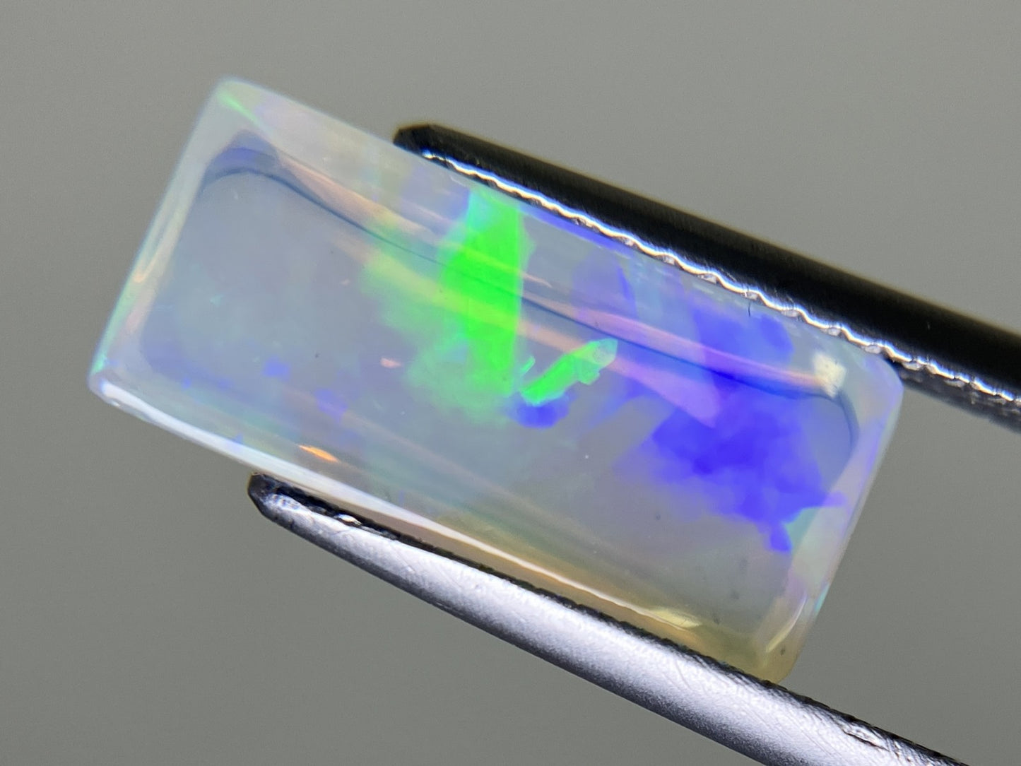 オパール 2.719ct 宝石ソーティング付き  14.3㎜×6.6㎜×4.6㎜  ルース（ 裸石 ） 3962YY