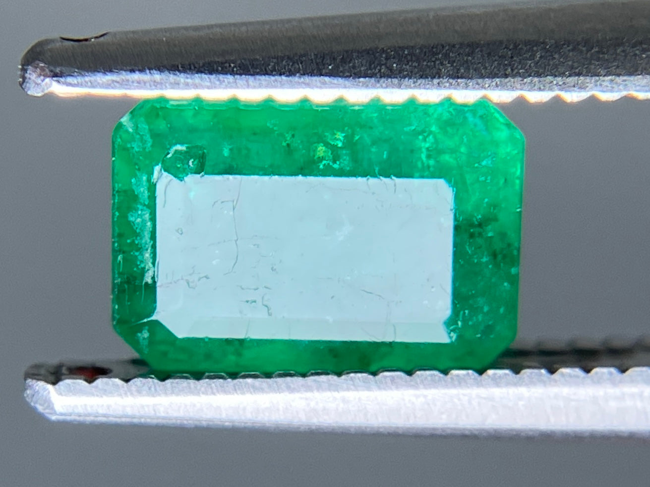 エメラルド 天然 1.111ct 中央宝石ソーティング付き 7.04㎜×5.00㎜×3.73㎜ ルース（ 裸石 ） 6854YY