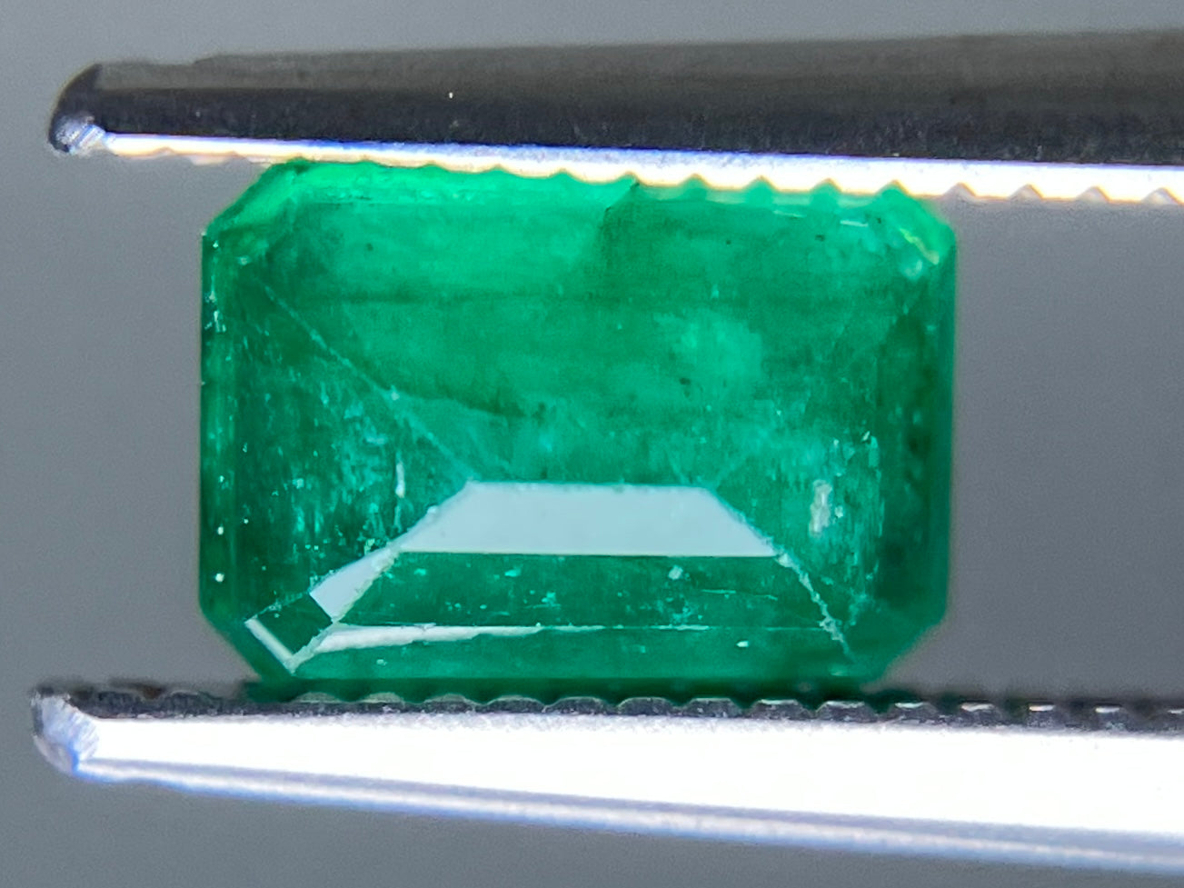エメラルド 天然 1.111ct 中央宝石ソーティング付き 7.04㎜×5.00㎜×3.73㎜ ルース（ 裸石 ） 6854YY