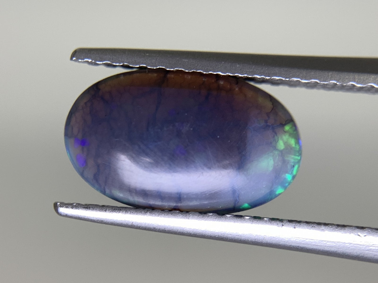 ブラックオパール 1.918ct  中央宝石ソーティング付き  11.4㎜×6.9㎜×4.0㎜  天然 ルース（ 裸石 ） 4913Y