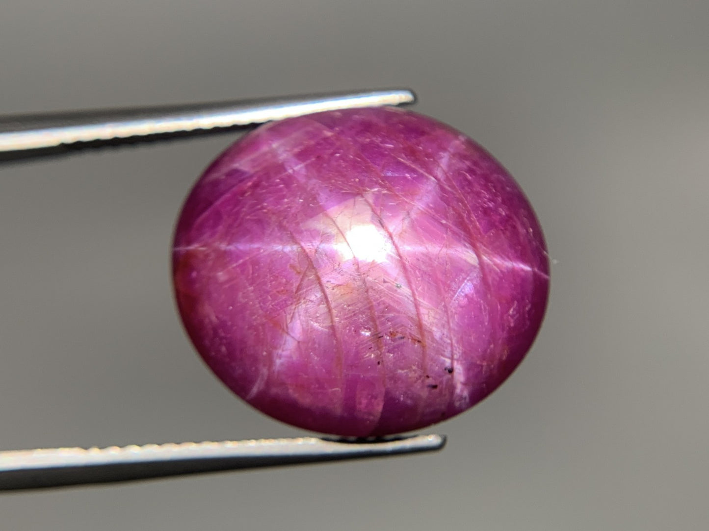 スタールビー 天然 20.351ct 宝石ソーティング付き 17.4㎜×15.7㎜×6.7㎜ ルース（ 裸石 ） 7668Y