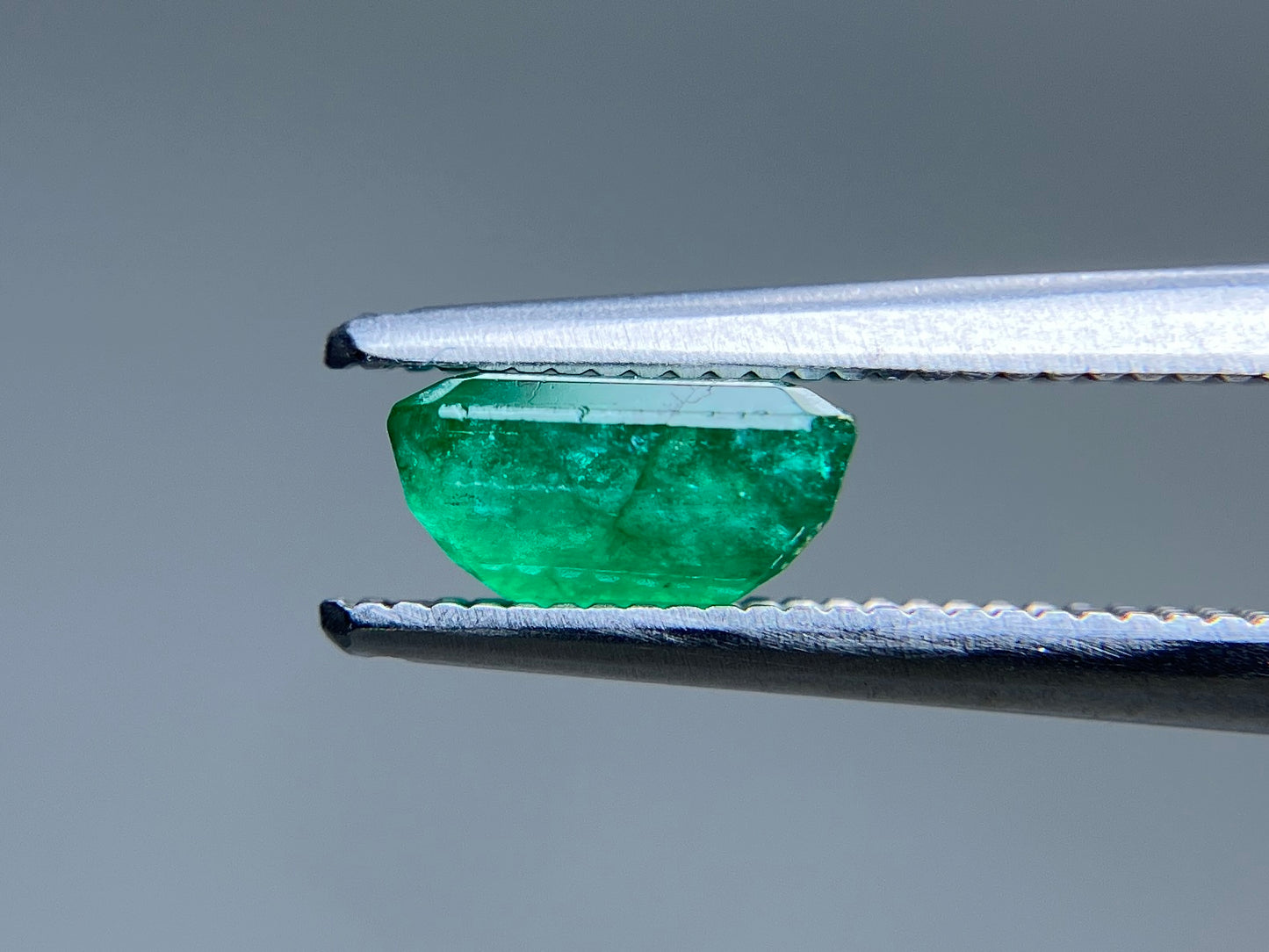 エメラルド 天然 1.111ct 中央宝石ソーティング付き 7.04㎜×5.00㎜×3.73㎜ ルース（ 裸石 ） 6854YY
