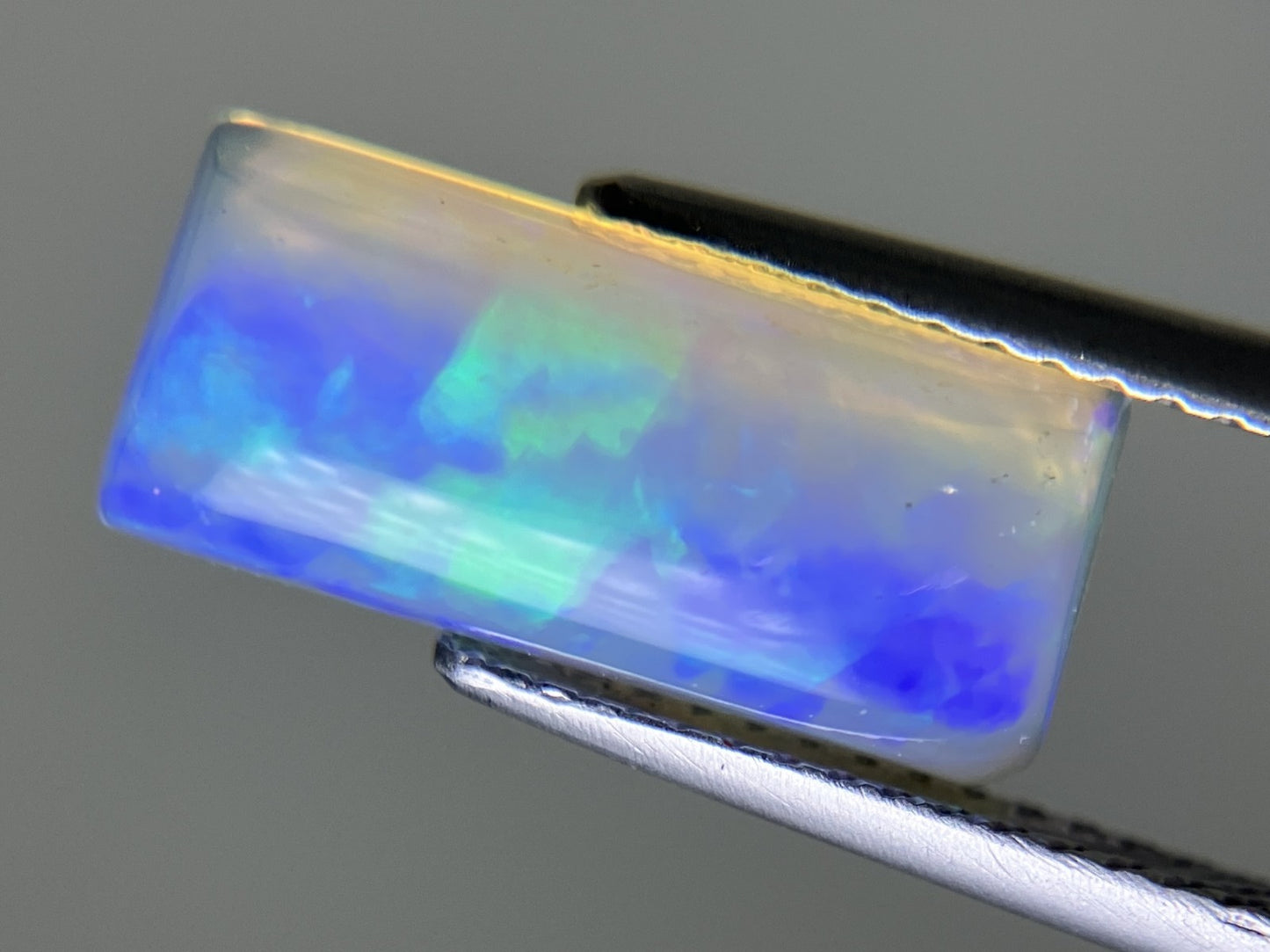 オパール 2.719ct 宝石ソーティング付き  14.3㎜×6.6㎜×4.6㎜  ルース（ 裸石 ） 3962YY