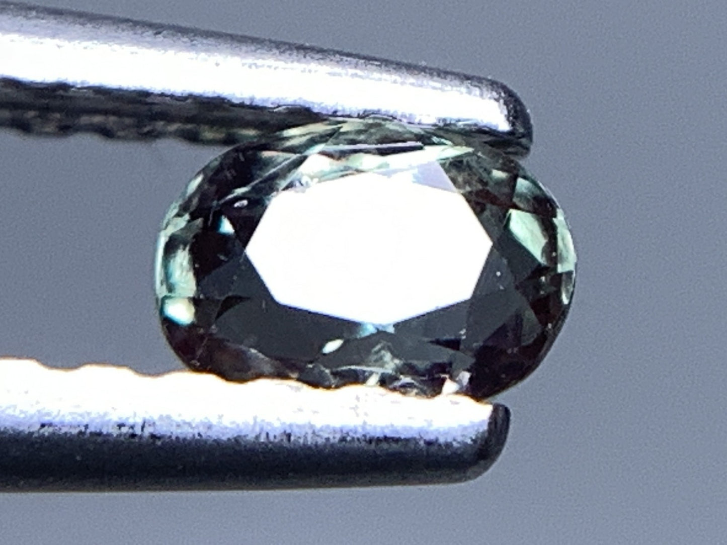 アレキサンドライト 天然 0.279ct 中央宝石ソーティング付き 4.17㎜×3.08㎜×2.39㎜ ルース（ 裸石 ） 6622Y