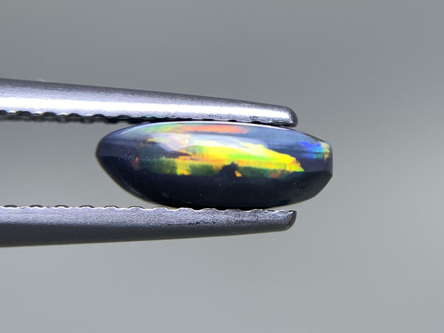 ブラックオパール 天然  0.794ct  宝石ソーティング付き  8.2㎜×5.2㎜×3.0㎜ ルース（ 裸石 ）  5738Y