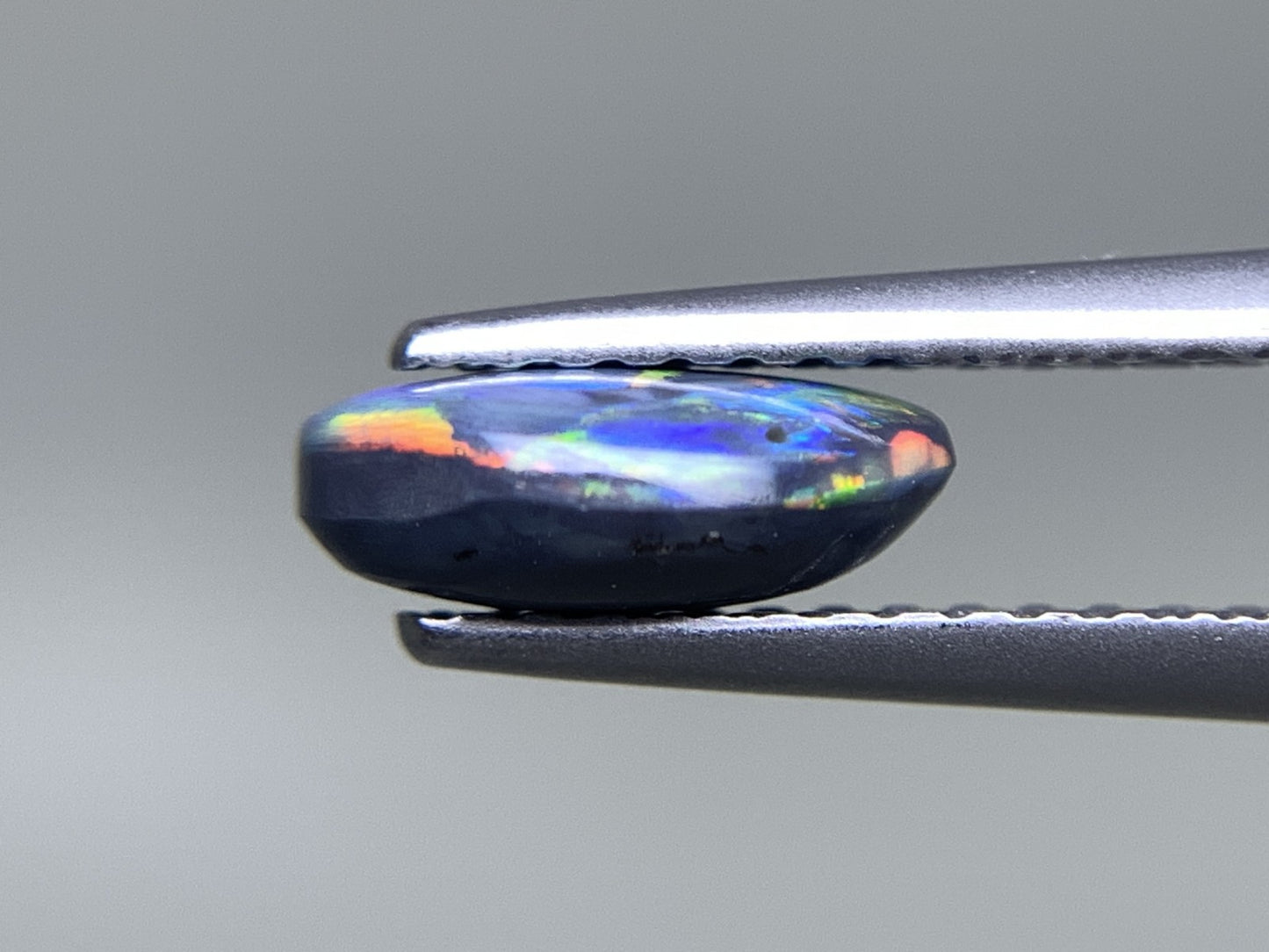 ブラックオパール 天然  0.794ct  宝石ソーティング付き  8.2㎜×5.2㎜×3.0㎜ ルース（ 裸石 ）  5738Y