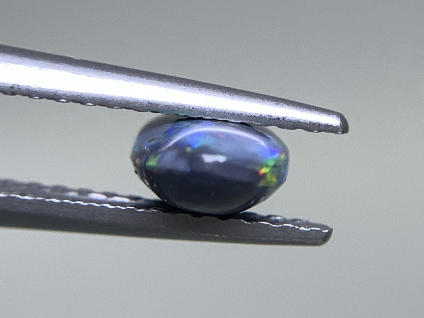 ブラックオパール 天然  0.794ct  宝石ソーティング付き  8.2㎜×5.2㎜×3.0㎜ ルース（ 裸石 ）  5738Y