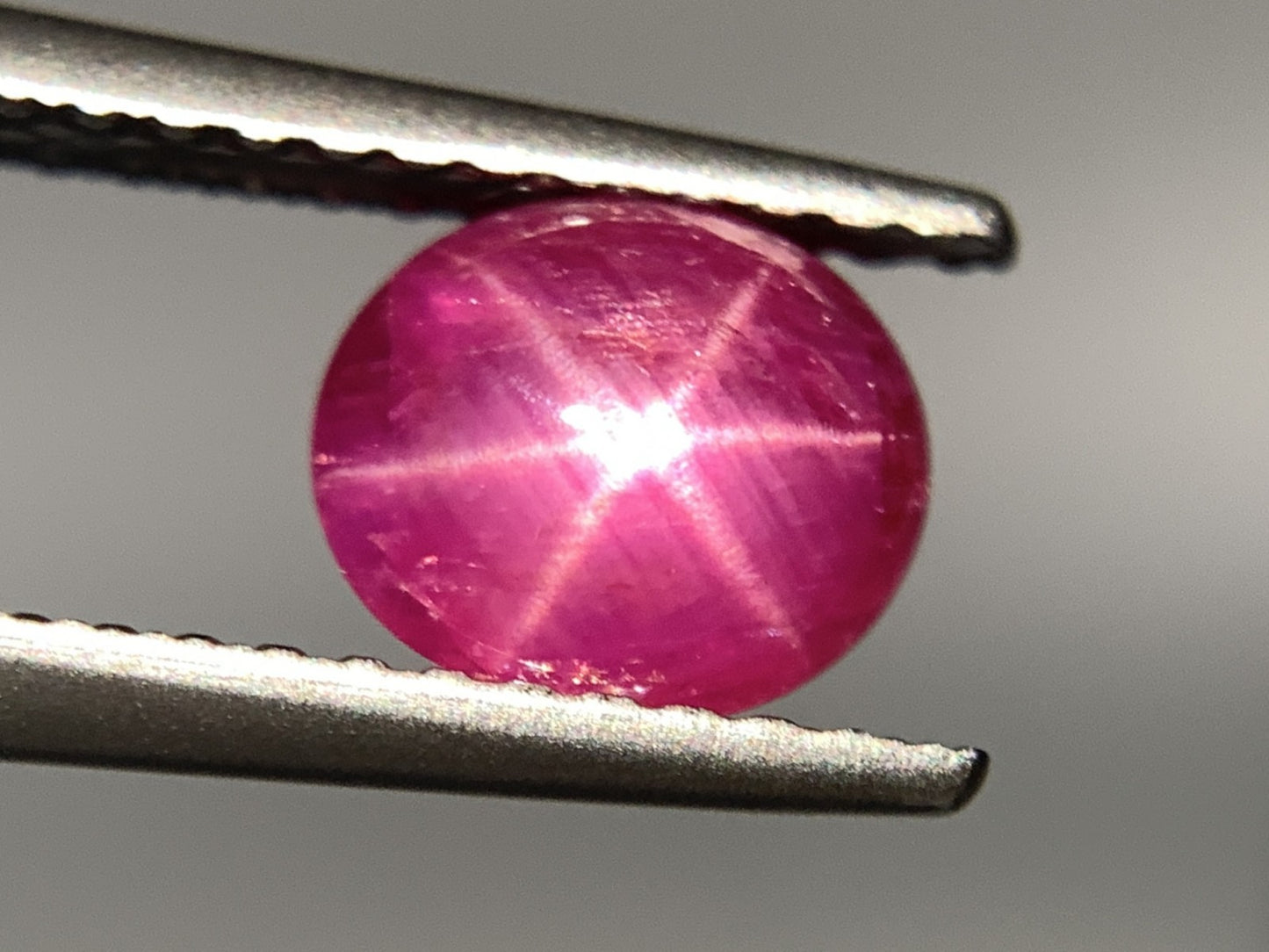 スタールビー 1.358ct 宝石ソーティング付き  6.6㎜×5.8㎜×3.5㎜   ルース（ 裸石 ） 2435Y