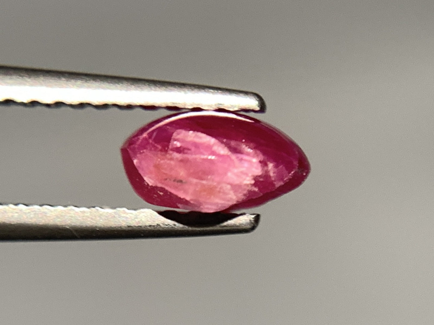 スタールビー 1.358ct 宝石ソーティング付き  6.6㎜×5.8㎜×3.5㎜   ルース（ 裸石 ） 2435Y