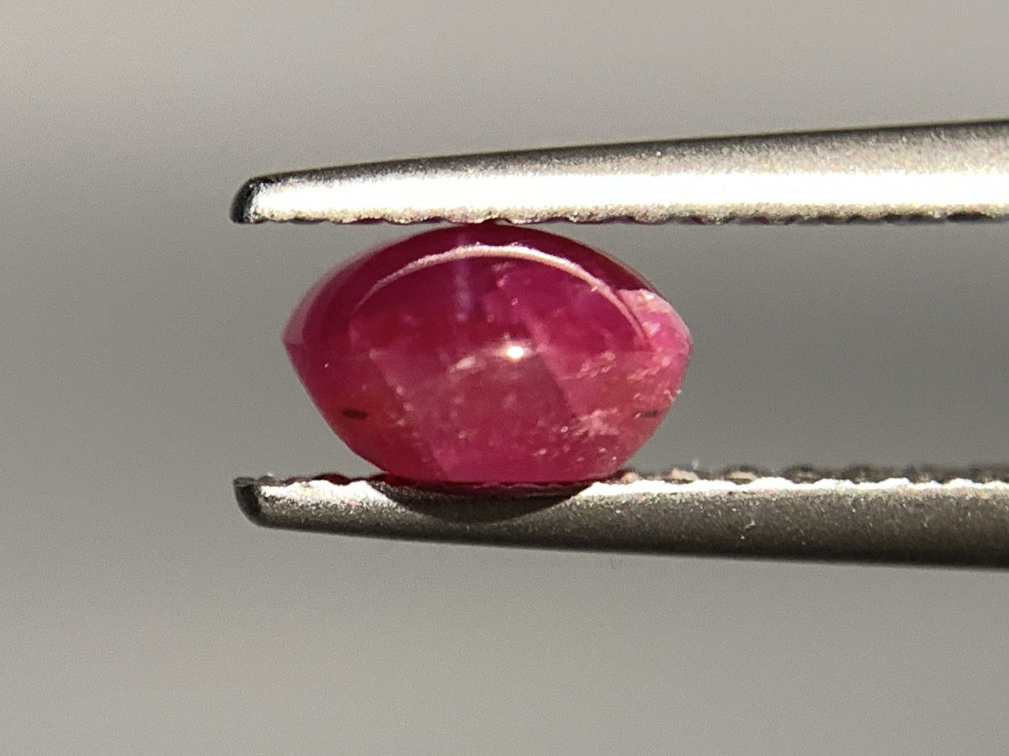 スタールビー 1.358ct 宝石ソーティング付き  6.6㎜×5.8㎜×3.5㎜   ルース（ 裸石 ） 2435Y