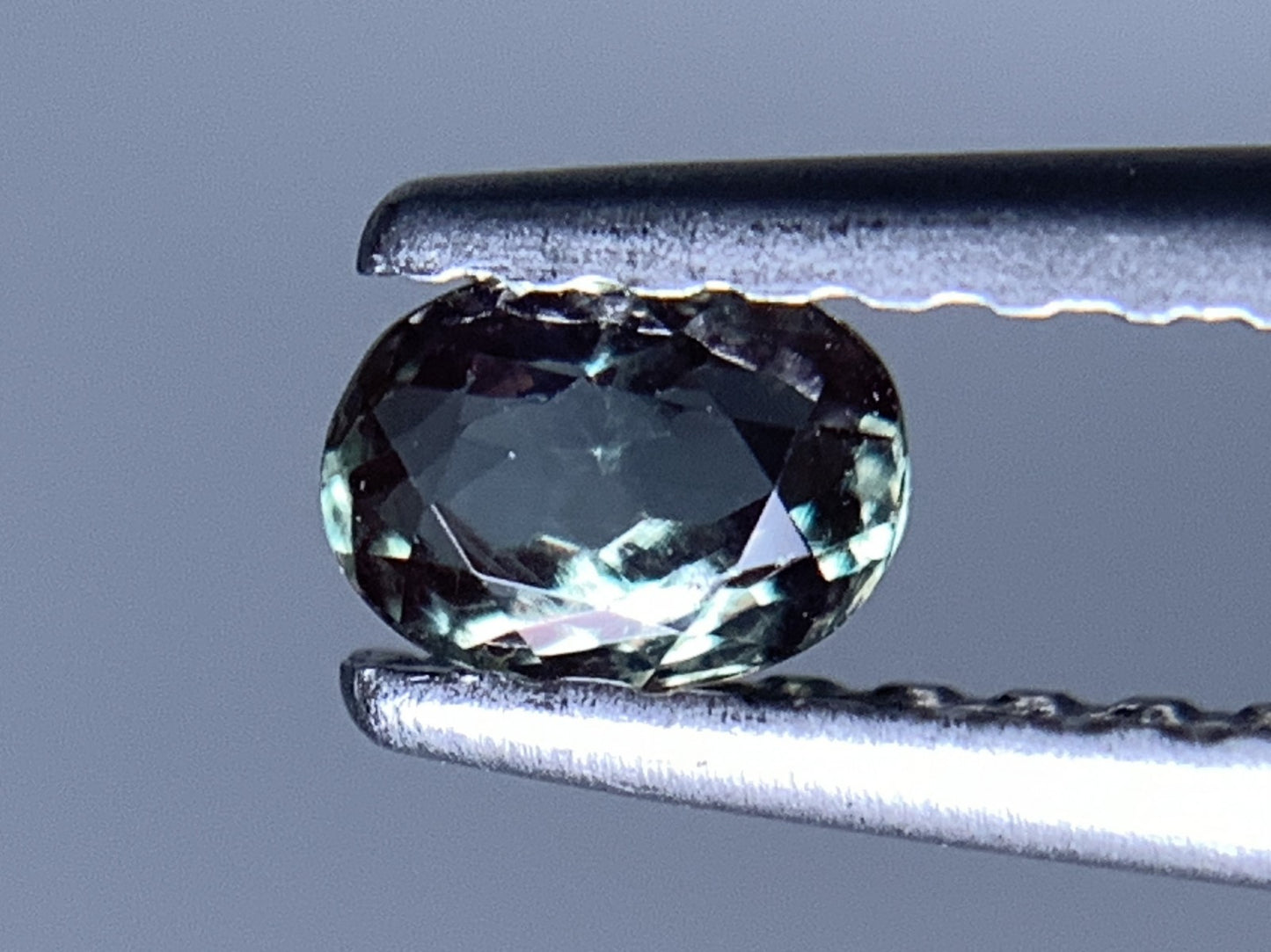 アレキサンドライト 天然 0.279ct 中央宝石ソーティング付き 4.17㎜×3.08㎜×2.39㎜ ルース（ 裸石 ） 6622Y