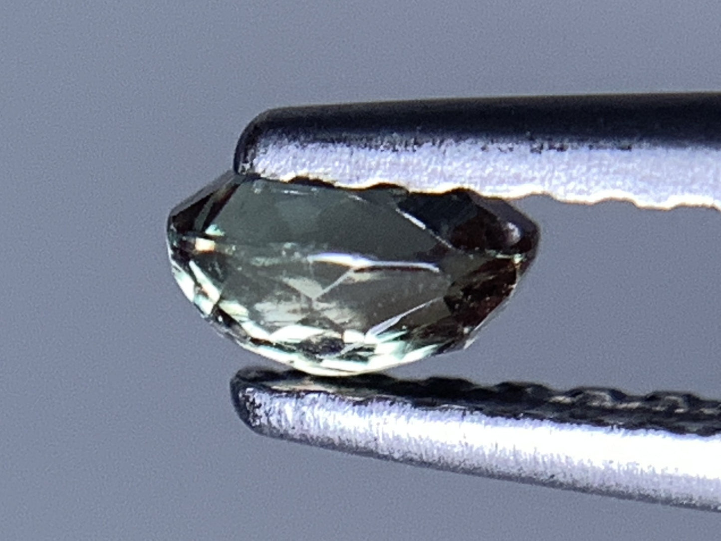 アレキサンドライト 天然 0.279ct 中央宝石ソーティング付き 4.17㎜×3.08㎜×2.39㎜ ルース（ 裸石 ） 6622Y