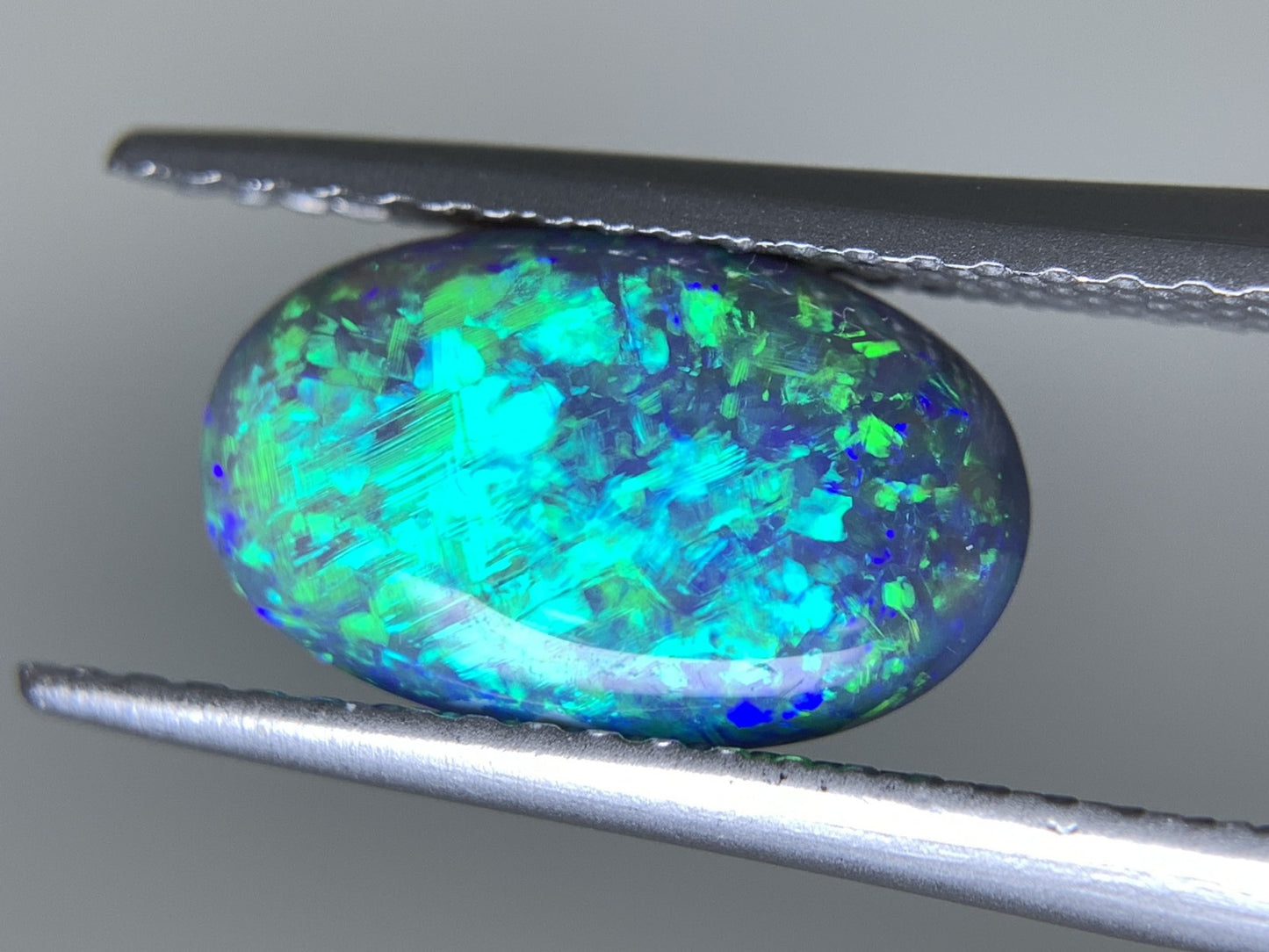 ブラックオパール 1.918ct  中央宝石ソーティング付き  11.4㎜×6.9㎜×4.0㎜  天然 ルース（ 裸石 ） 4913Y