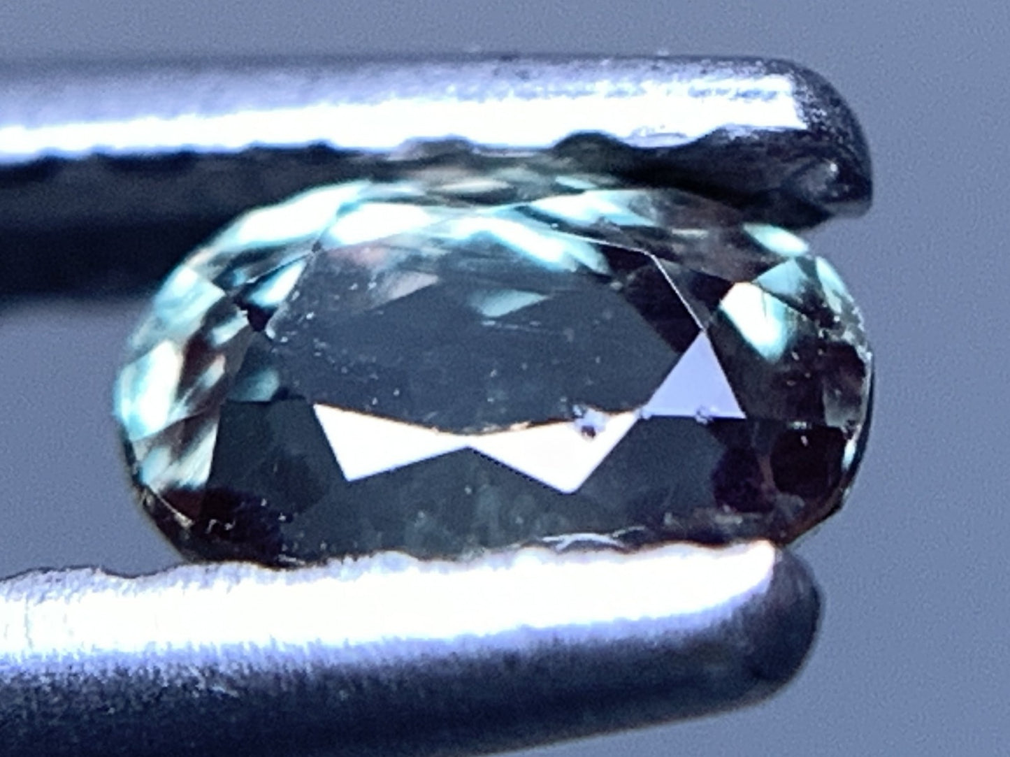 アレキサンドライト 天然 0.279ct 中央宝石ソーティング付き 4.17㎜×3.08㎜×2.39㎜ ルース（ 裸石 ） 6622Y