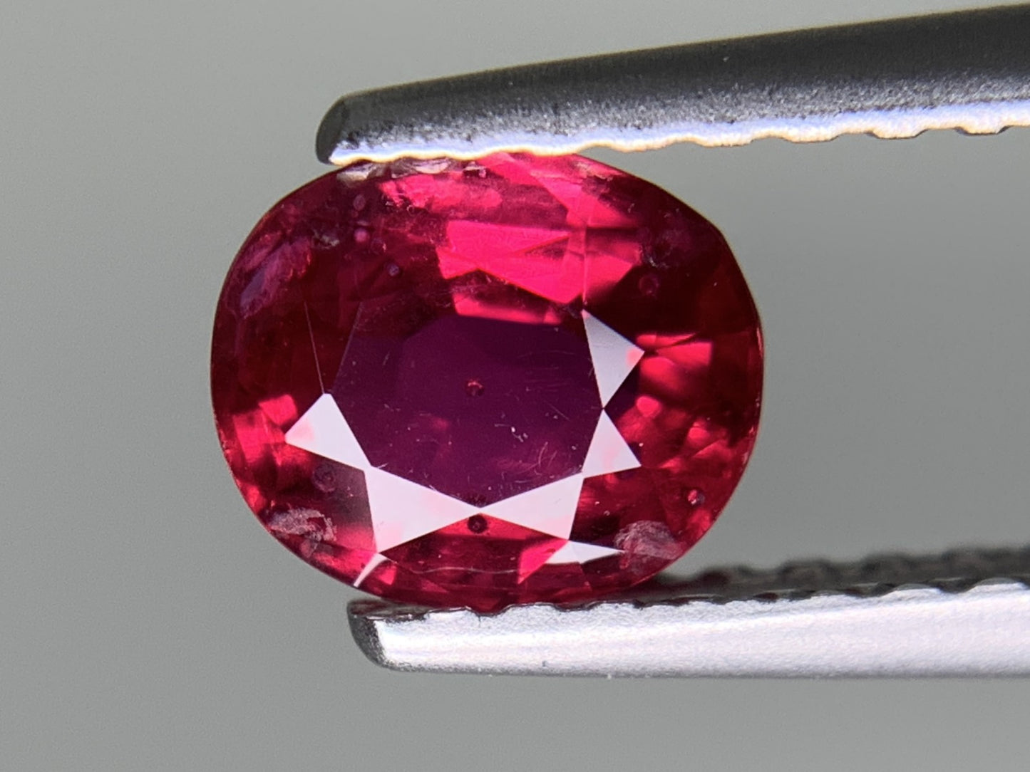 ルビー 天然 0.783ct 宝石ソーティング付き 5.6㎜×4.8㎜×3.1㎜ ルース（ 裸石 ） 7756Y