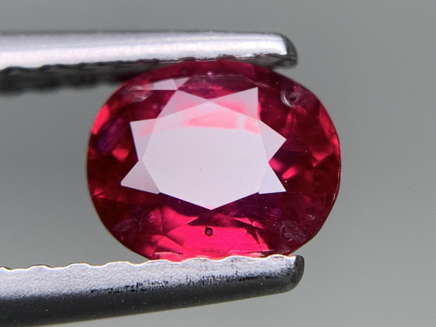 ルビー 天然 0.783ct 宝石ソーティング付き 5.6㎜×4.8㎜×3.1㎜ ルース（ 裸石 ） 7756Y
