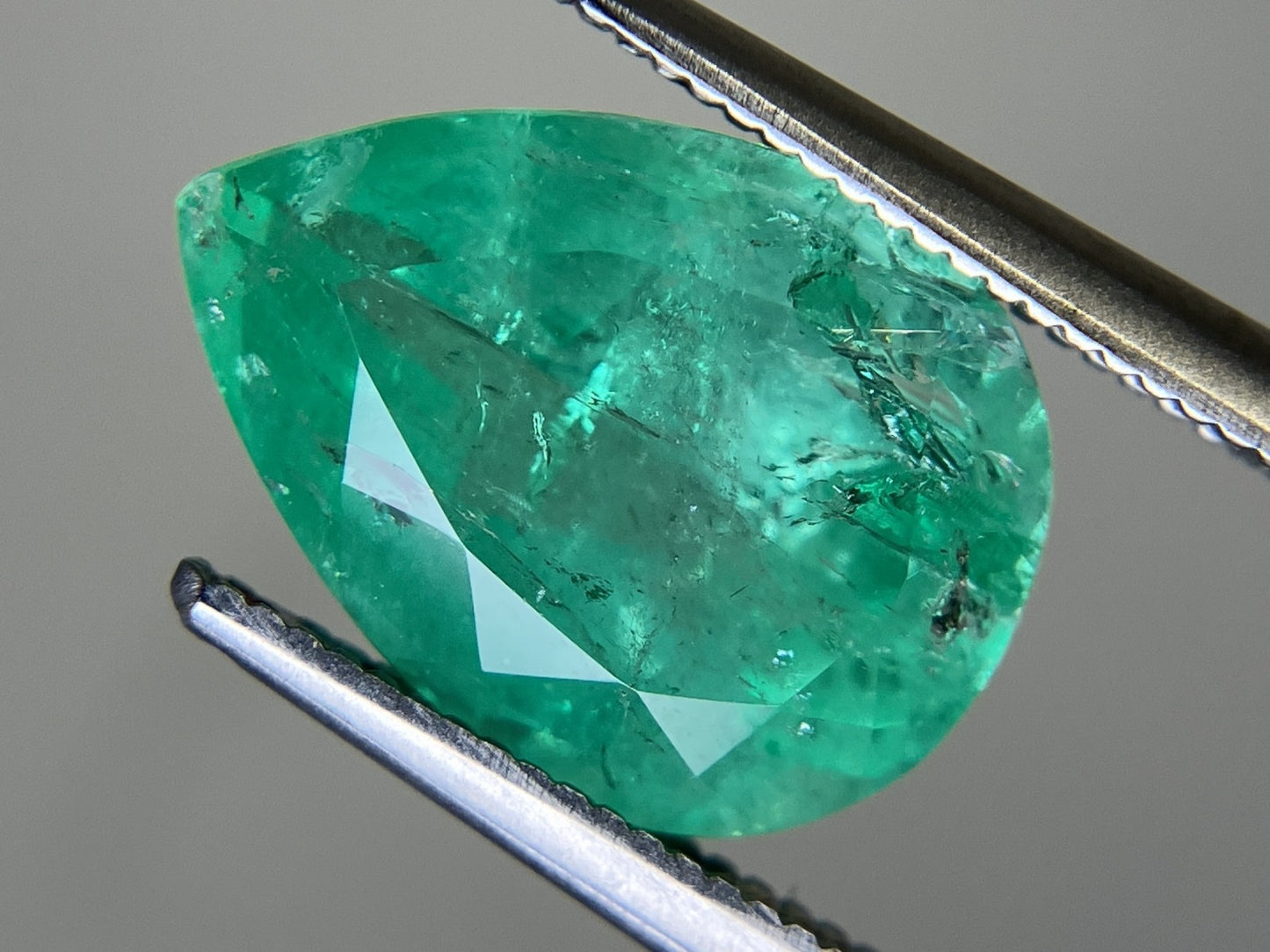 エメラルド 3.783ct 宝石ソーティング付き 12.7㎜×9.3㎜×6.3㎜ ルース（ 裸石 ） 4127YY