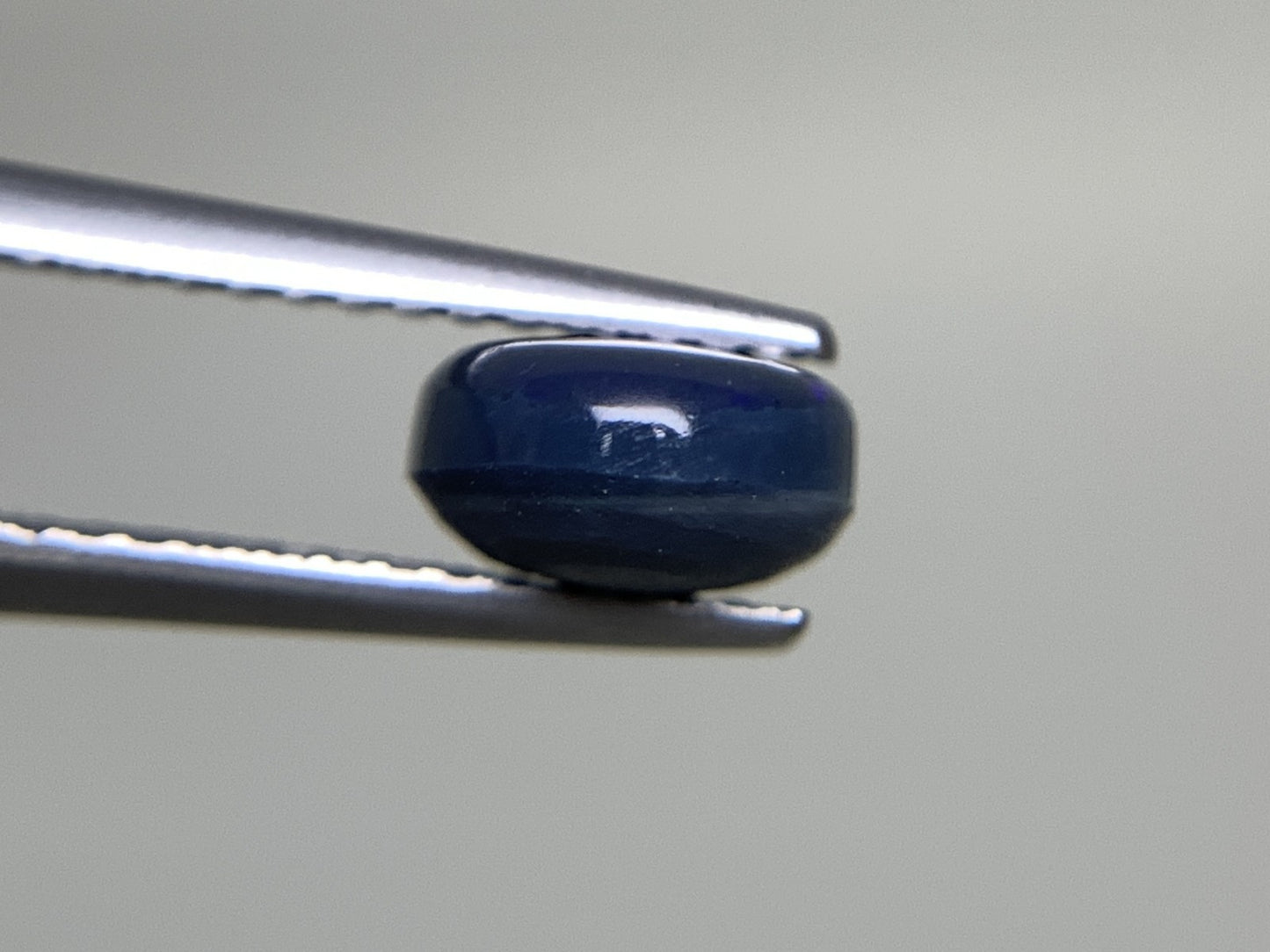 ブラックオパール 1.475ct  中央宝石ソーティング付き  9.1㎜×6.8㎜×3.8㎜  天然 ルース（ 裸石 ） 4863Y