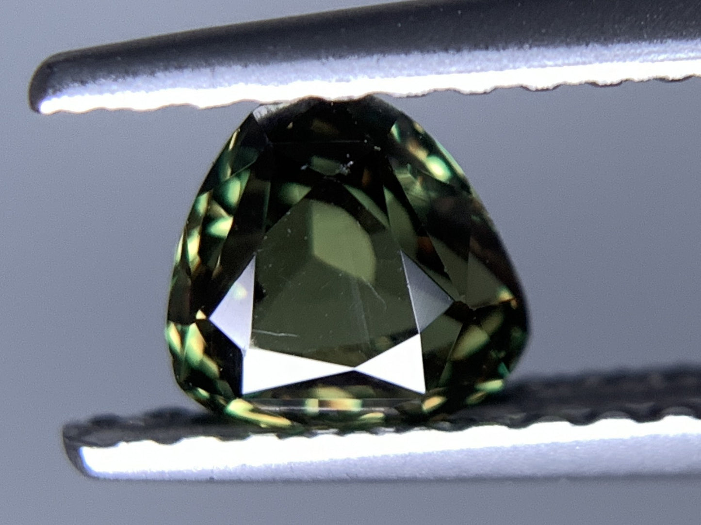 アレキサンドライト 天然 0.663ct 中央宝石ソーティング付き 4.84㎜×5.05㎜×3.25㎜ ルース（ 裸石 ） 6629Y