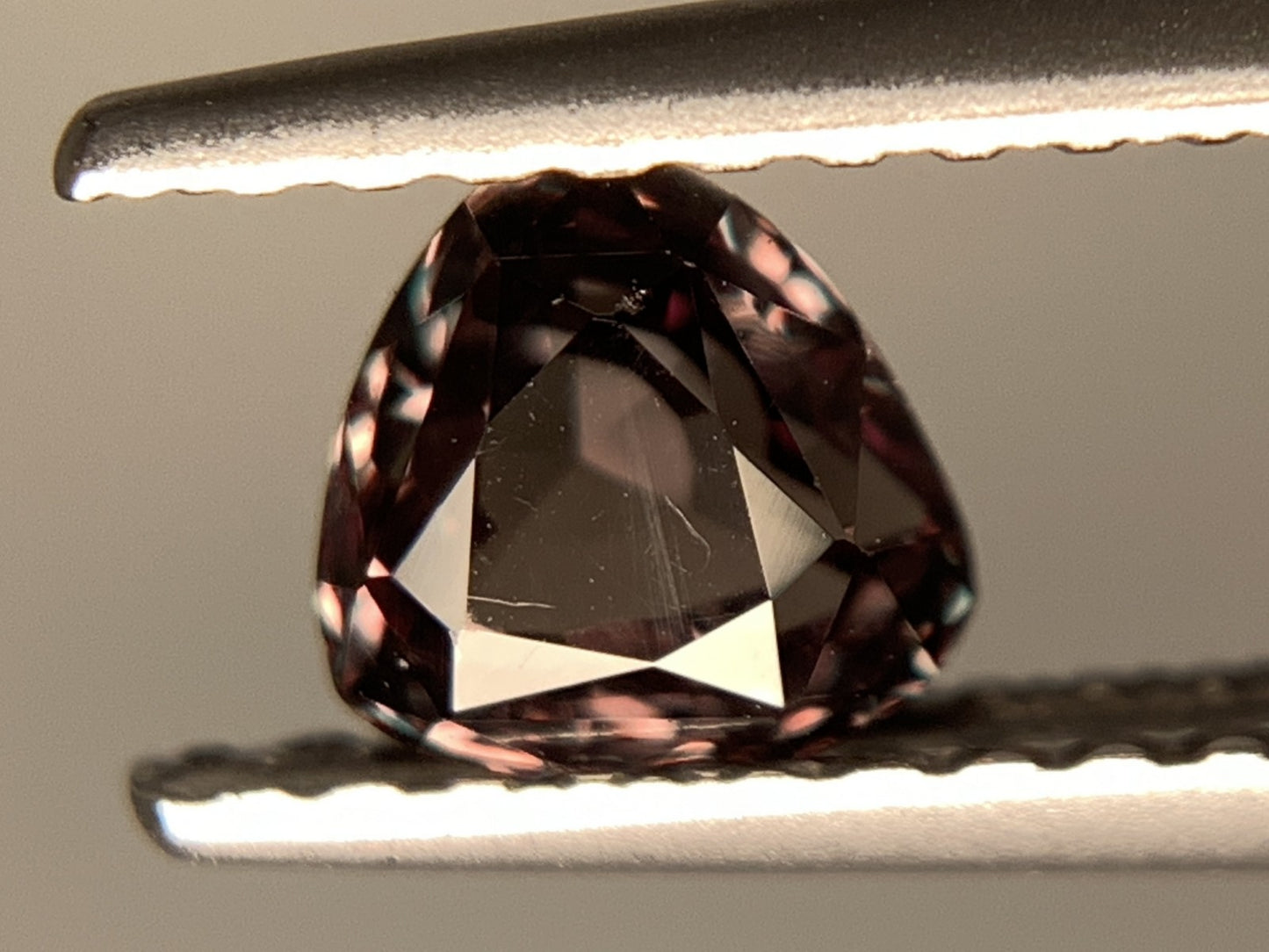 アレキサンドライト 天然 0.663ct 中央宝石ソーティング付き 4.84㎜×5.05㎜×3.25㎜ ルース（ 裸石 ） 6629Y