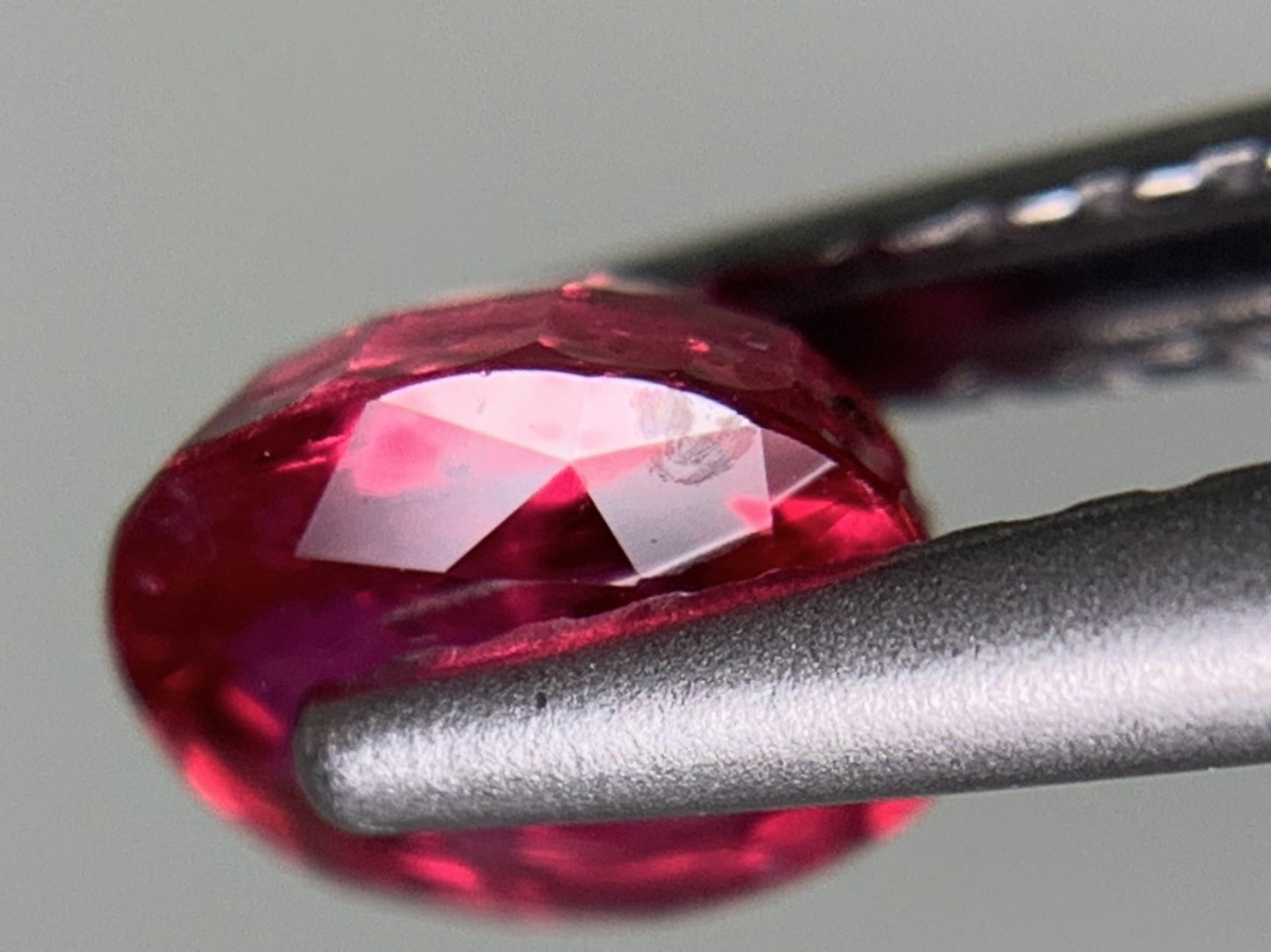 ルビー 天然 0.783ct 宝石ソーティング付き 5.6㎜×4.8㎜×3.1㎜ ルース（ 裸石 ） 7756Y