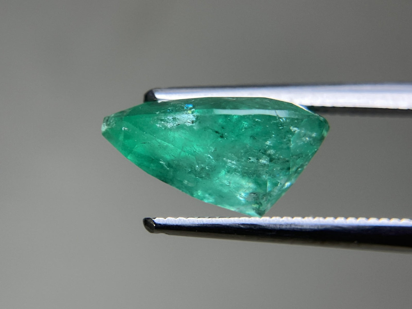 エメラルド 3.783ct 宝石ソーティング付き 12.7㎜×9.3㎜×6.3㎜ ルース（ 裸石 ） 4127YY