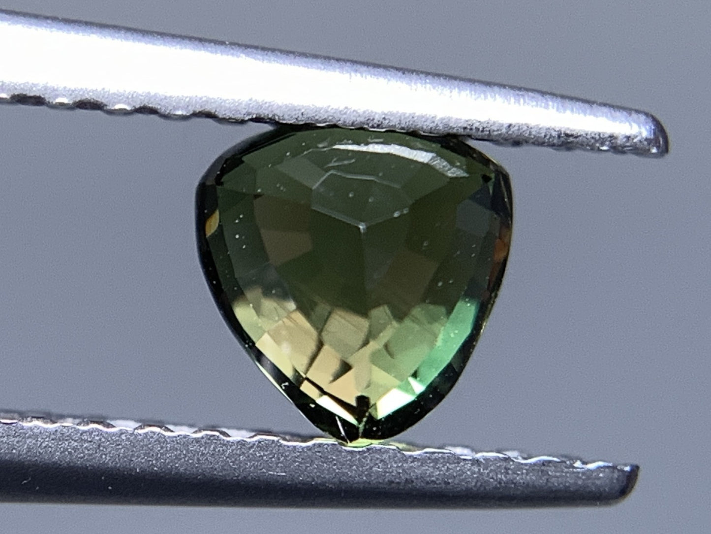 アレキサンドライト 天然 0.663ct 中央宝石ソーティング付き 4.84㎜×5.05㎜×3.25㎜ ルース（ 裸石 ） 6629Y