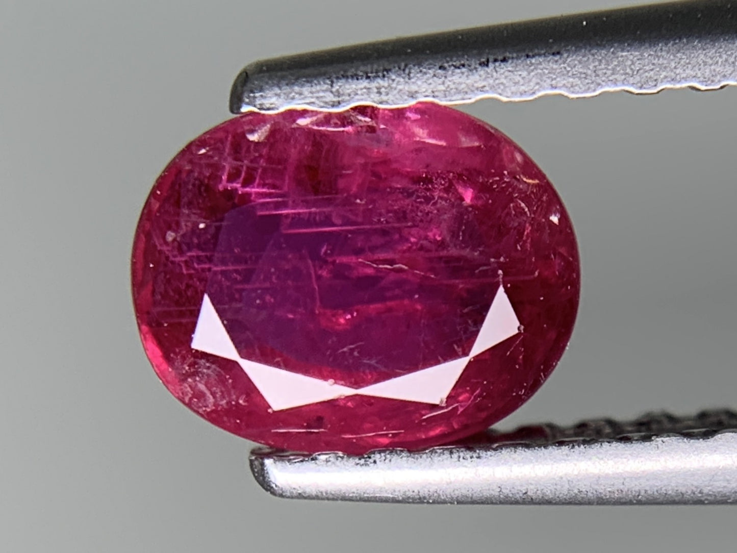 ルビー 天然 0.908ct 宝石ソーティング付き 6.2㎜×5.0㎜×2.9㎜ ルース（ 裸石 ） 7729Y