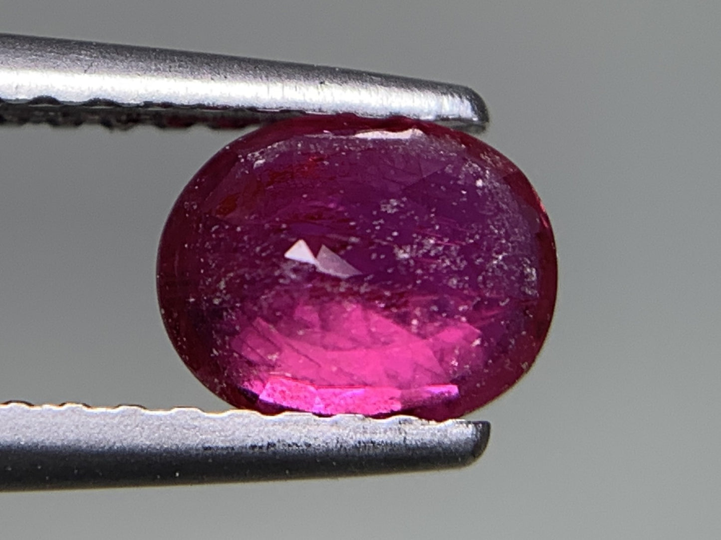 ルビー 天然 0.908ct 宝石ソーティング付き 6.2㎜×5.0㎜×2.9㎜ ルース（ 裸石 ） 7729Y
