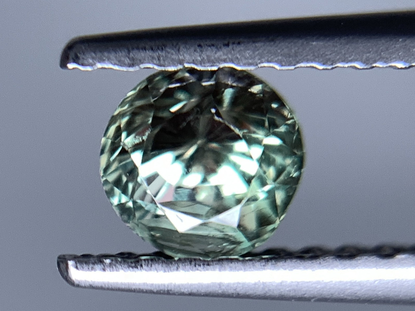 アレキサンドライト 天然 0.592ct 中央宝石ソーティング付き 4.41㎜×4.40㎜×4.05㎜ ルース（ 裸石 ） 6619Y