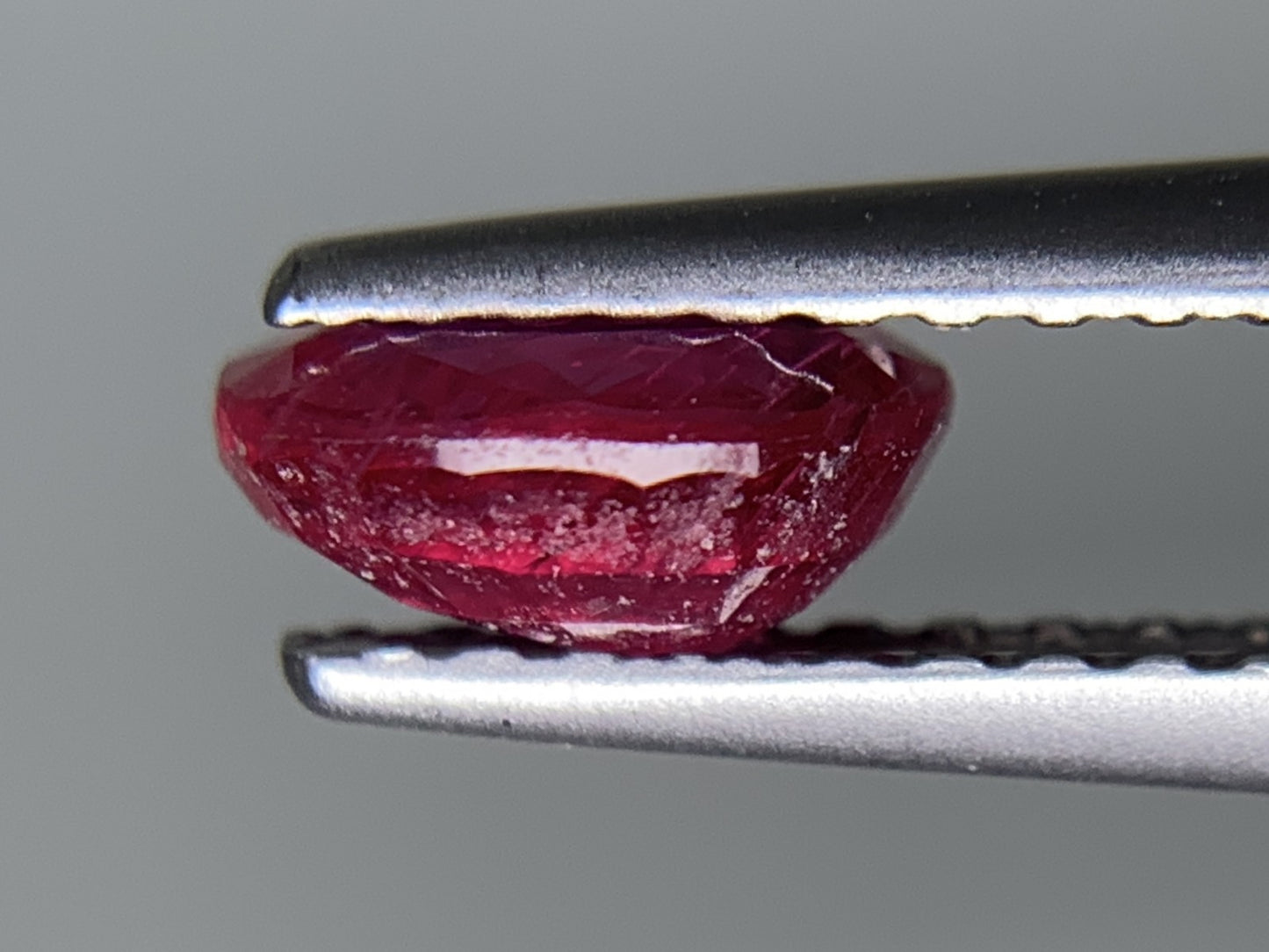 ルビー 天然 0.908ct 宝石ソーティング付き 6.2㎜×5.0㎜×2.9㎜ ルース（ 裸石 ） 7729Y