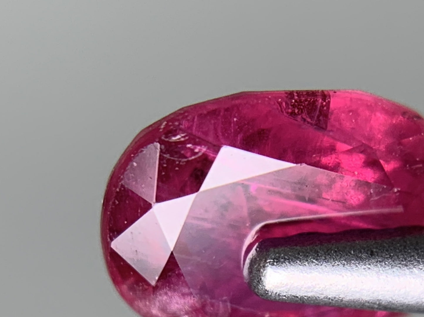 ルビー 天然 0.908ct 宝石ソーティング付き 6.2㎜×5.0㎜×2.9㎜ ルース（ 裸石 ） 7729Y