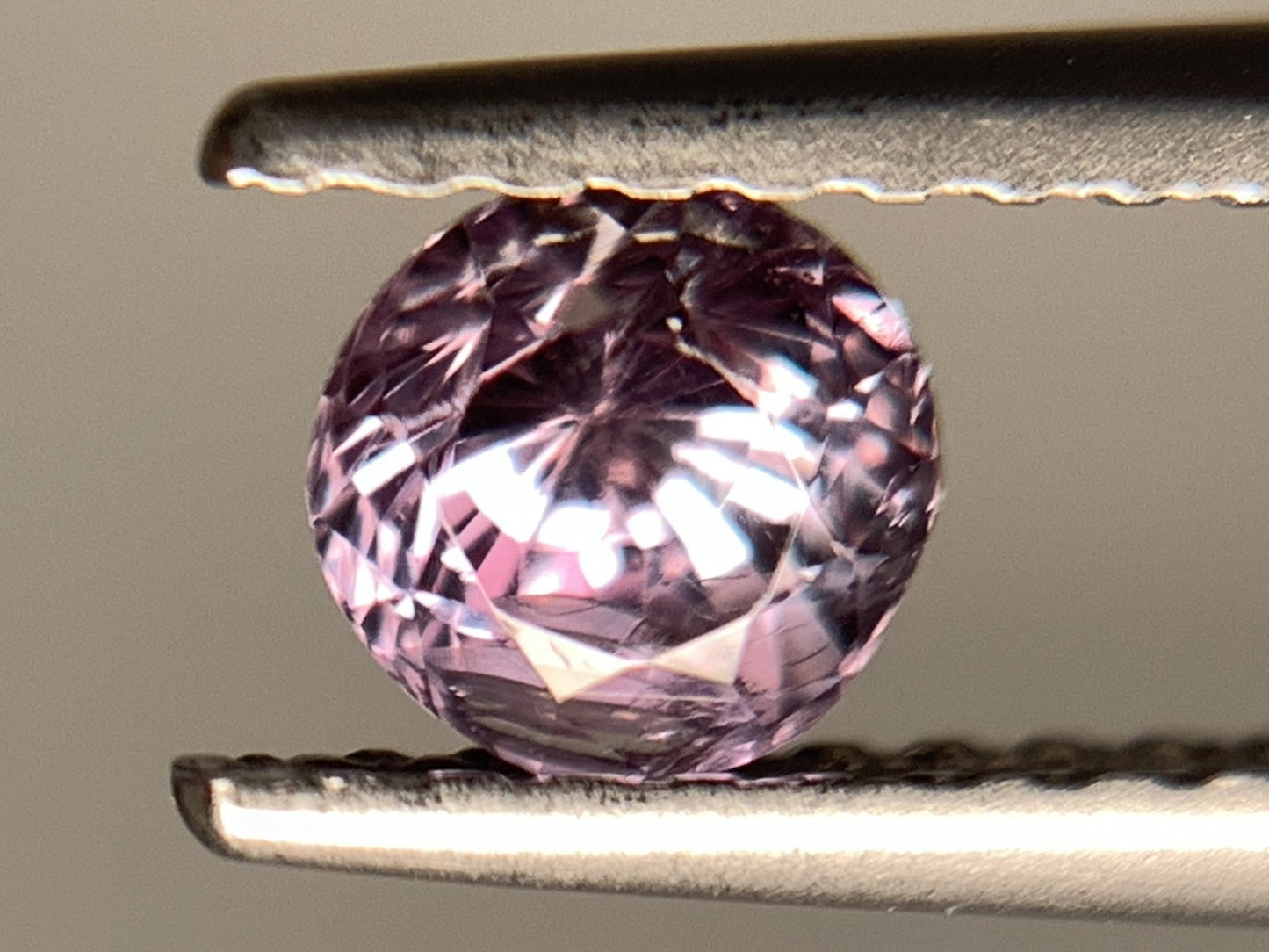 アレキサンドライト 天然 0.592ct 中央宝石ソーティング付き 4.41㎜×4.40㎜×4.05㎜ ルース（ 裸石 ） 6619Y