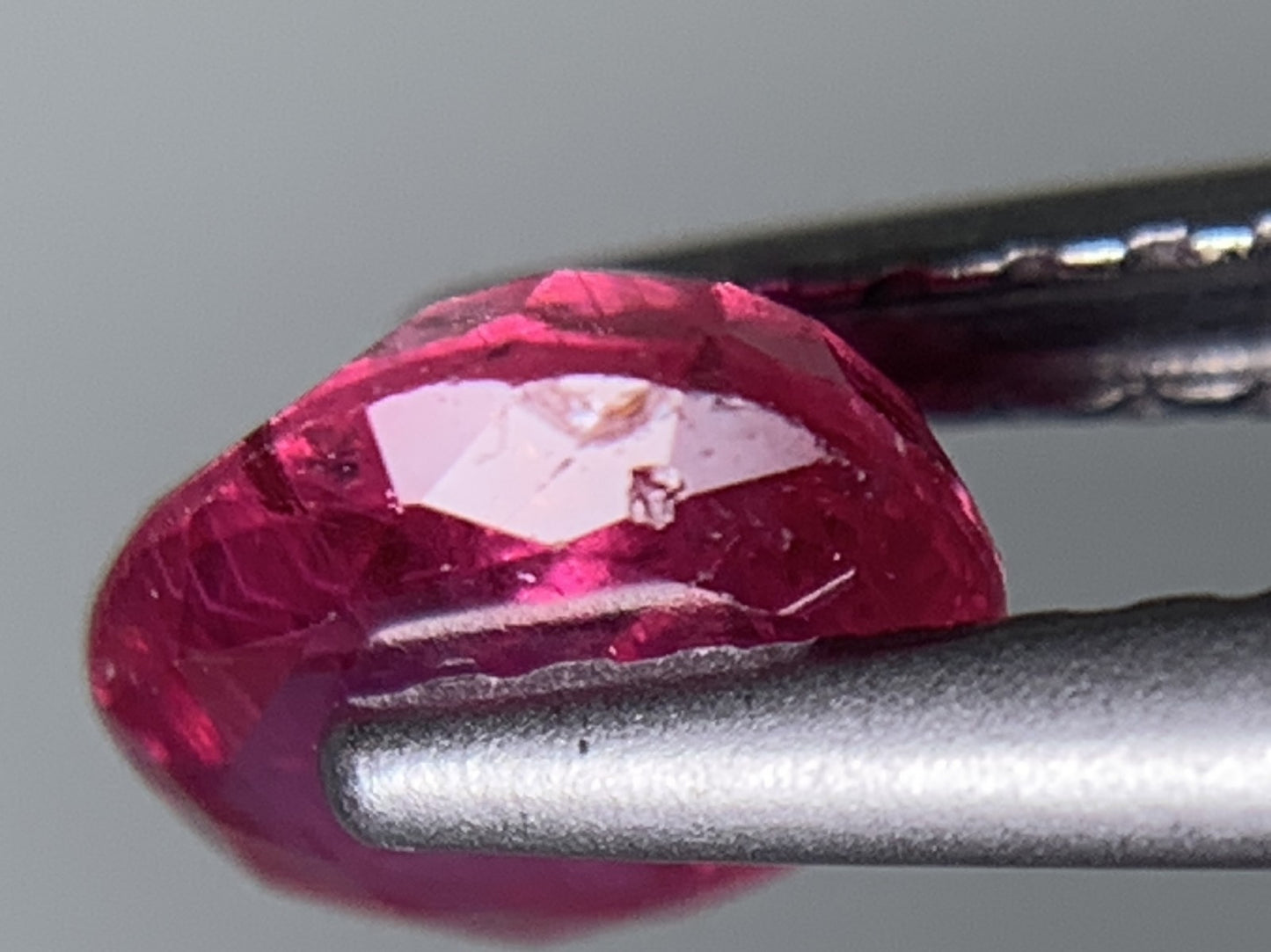 ルビー 天然 0.908ct 宝石ソーティング付き 6.2㎜×5.0㎜×2.9㎜ ルース（ 裸石 ） 7729Y