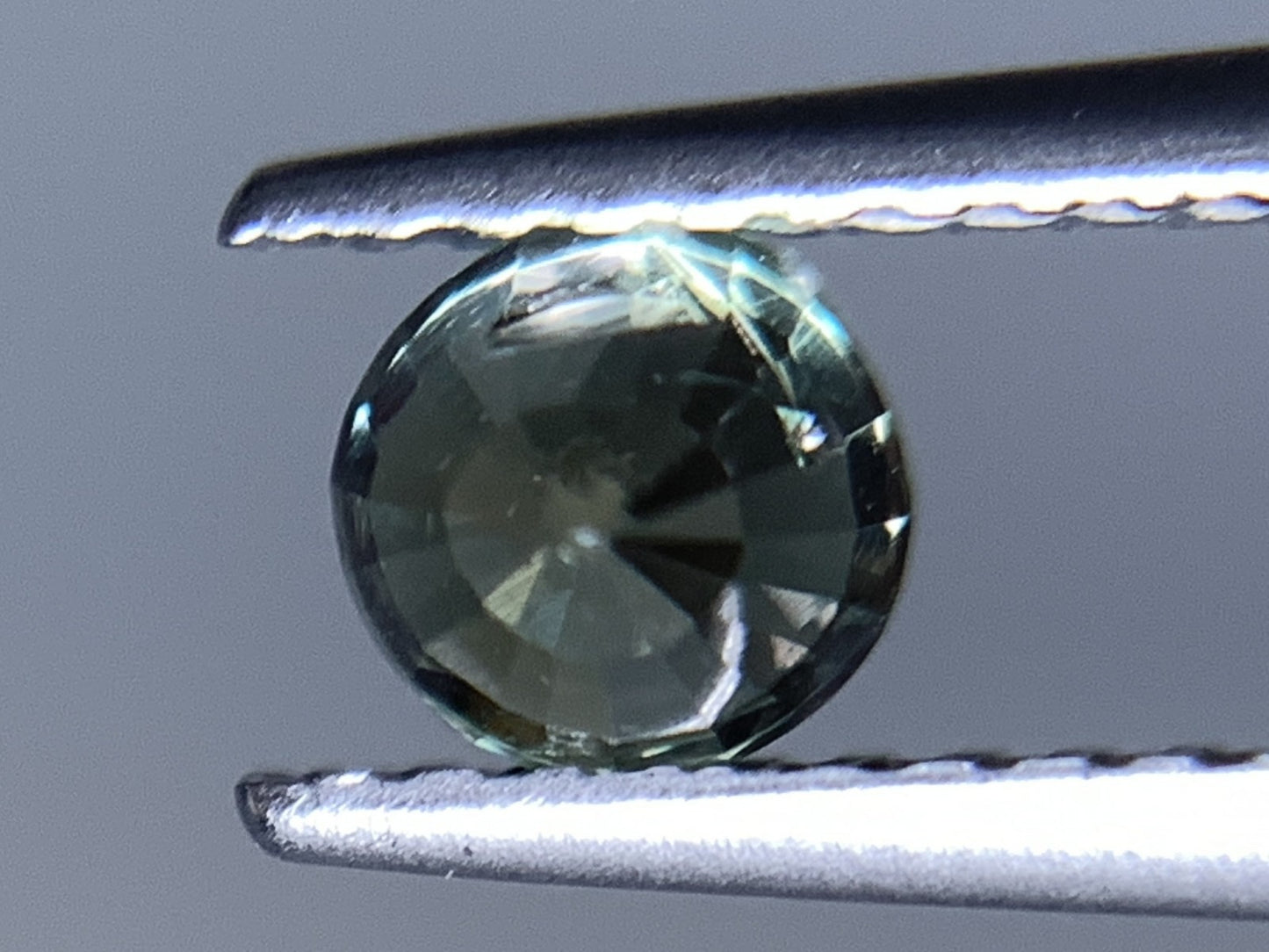 アレキサンドライト 天然 0.592ct 中央宝石ソーティング付き 4.41㎜×4.40㎜×4.05㎜ ルース（ 裸石 ） 6619Y