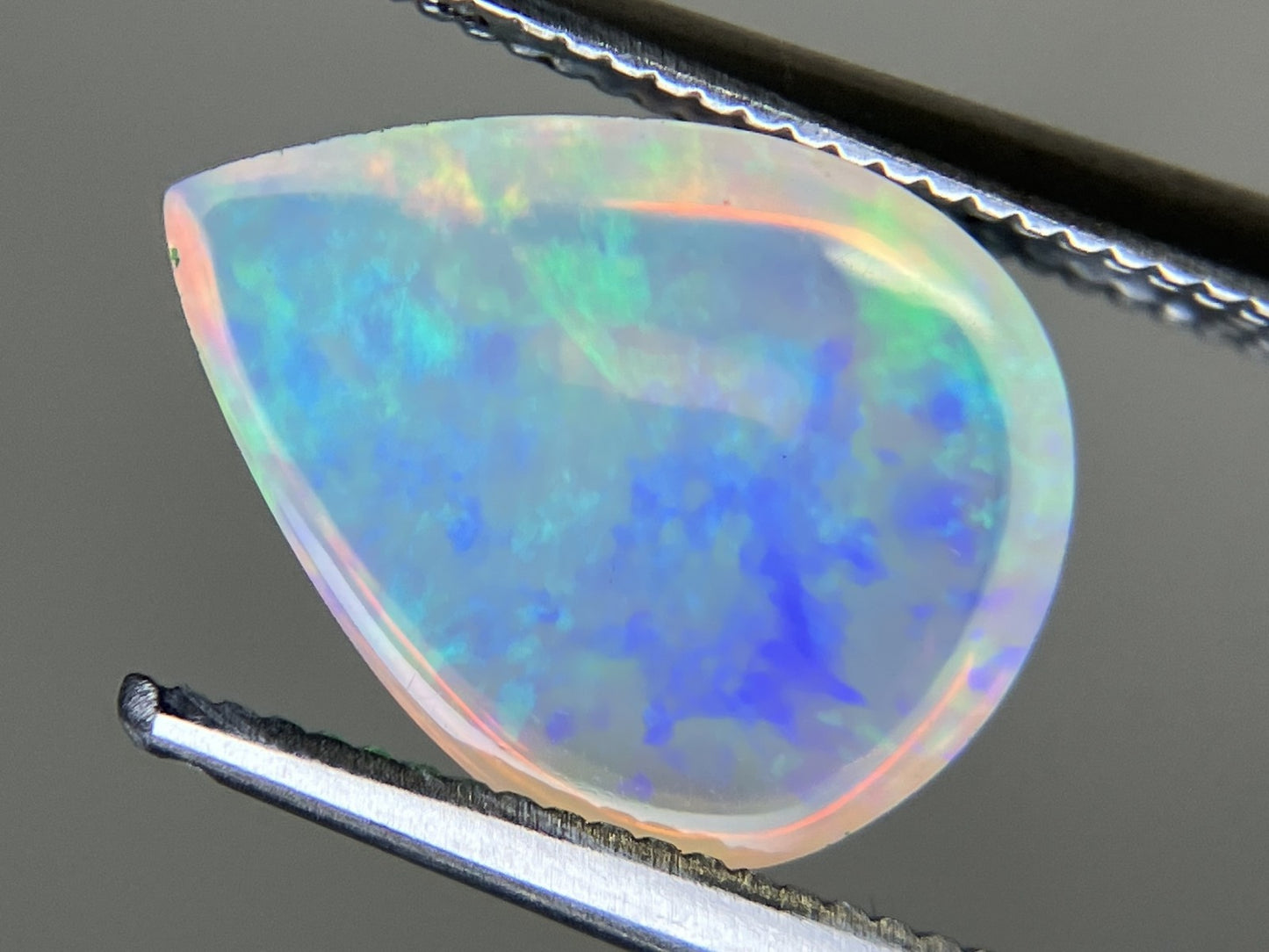 オパール 1.918ct 宝石ソーティング付き  11.9㎜×9.0㎜×4.2㎜  ルース（ 裸石 ） 3899YY