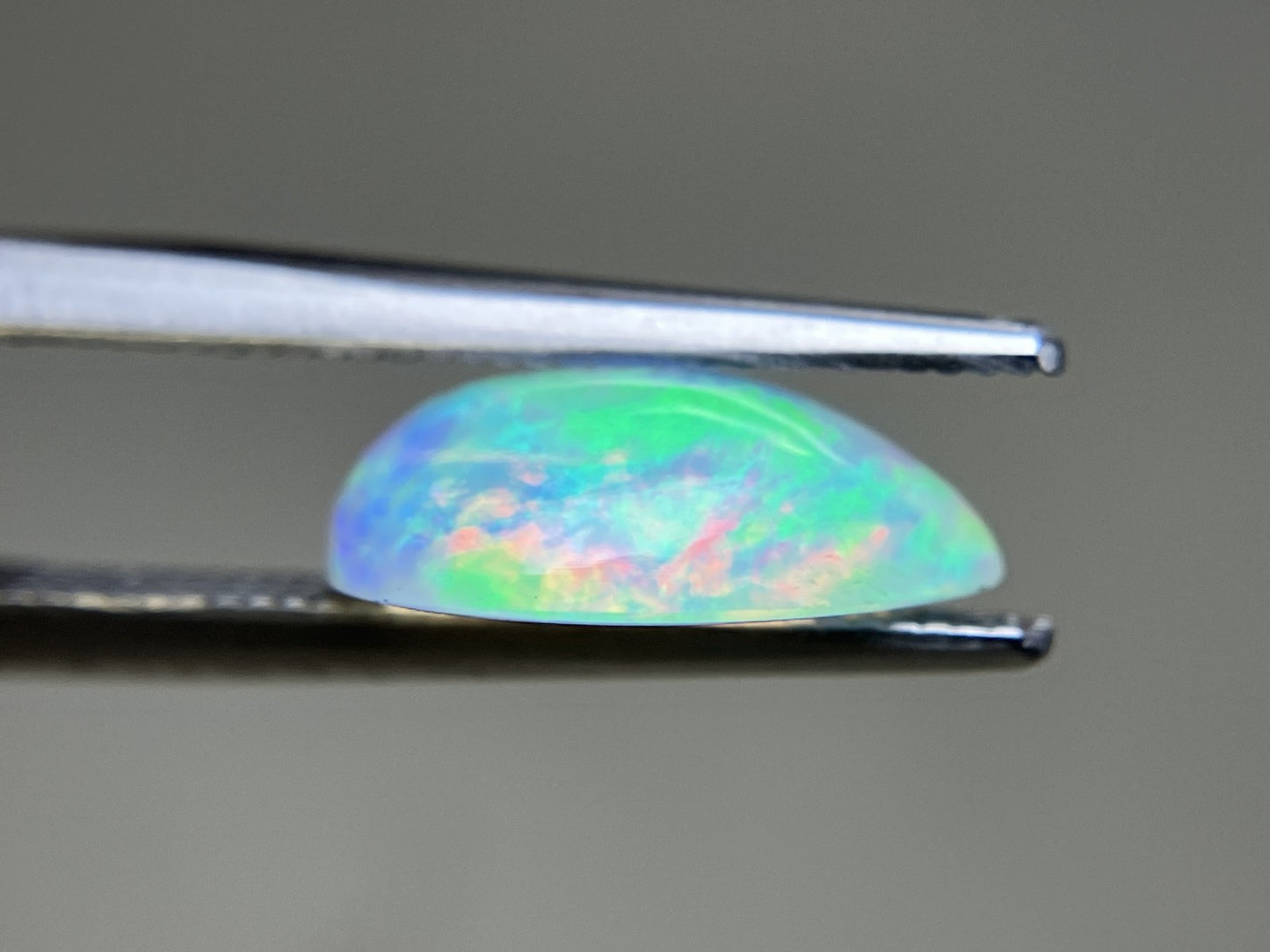 オパール 1.918ct 宝石ソーティング付き  11.9㎜×9.0㎜×4.2㎜  ルース（ 裸石 ） 3899YY