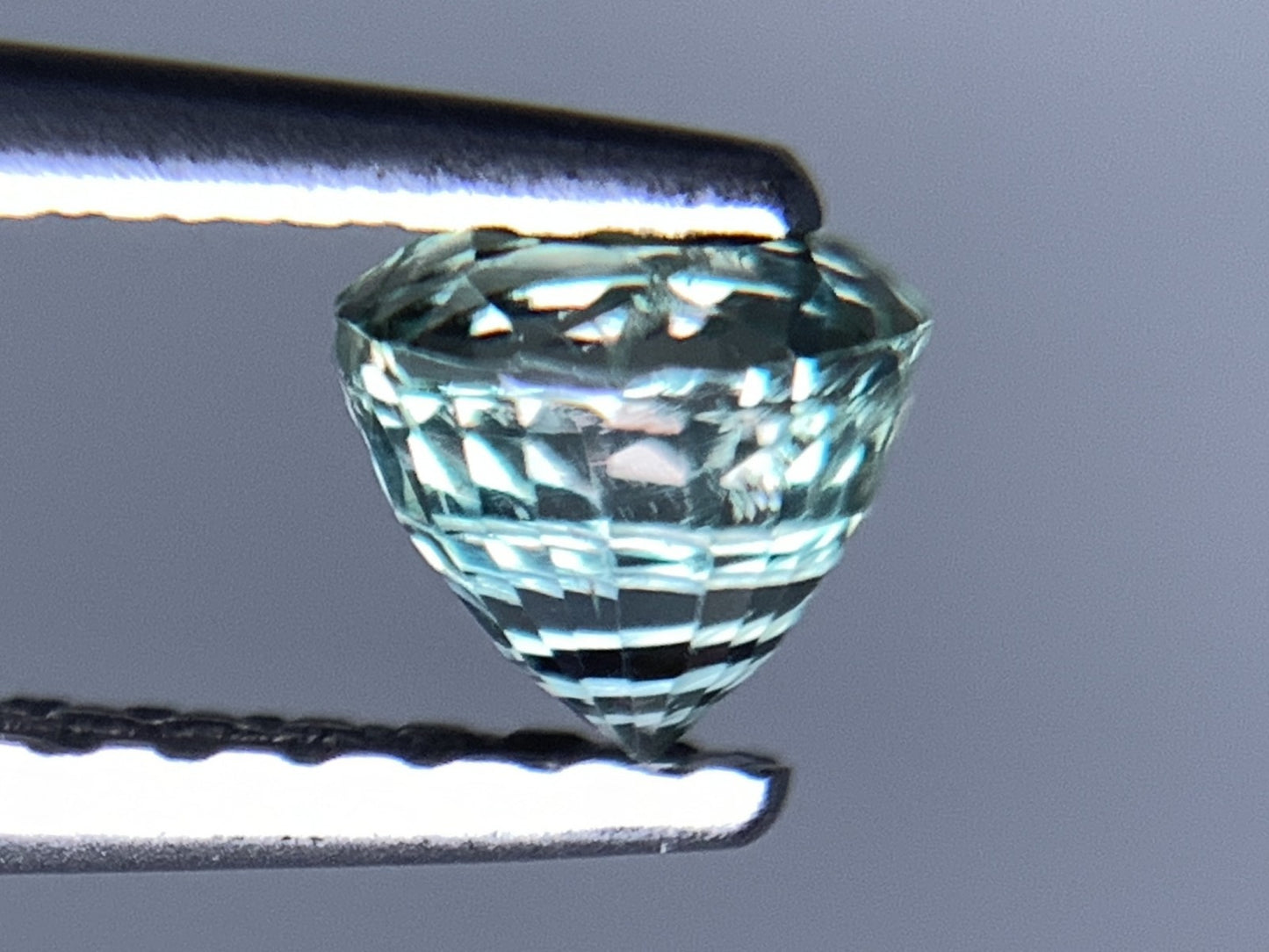アレキサンドライト 天然 0.592ct 中央宝石ソーティング付き 4.41㎜×4.40㎜×4.05㎜ ルース（ 裸石 ） 6619Y