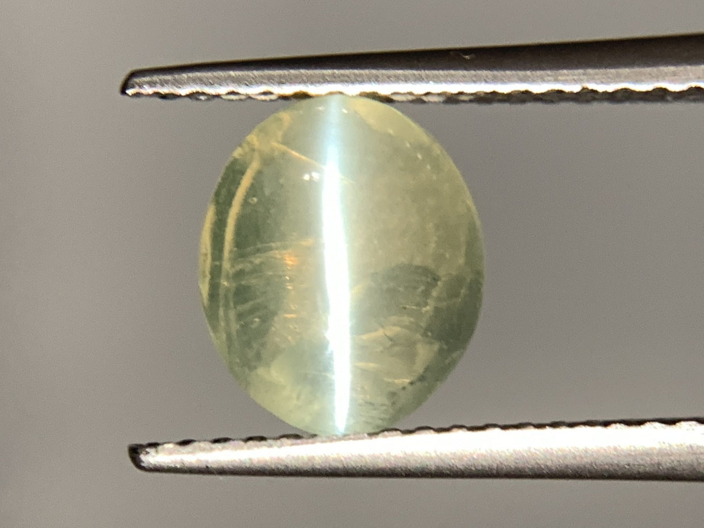クリソベリルキャッツアイ 2.458ct 宝石ソーティング付き  8.5㎜×7.1㎜×4.1㎜   ルース（ 裸石 ） 2410Y