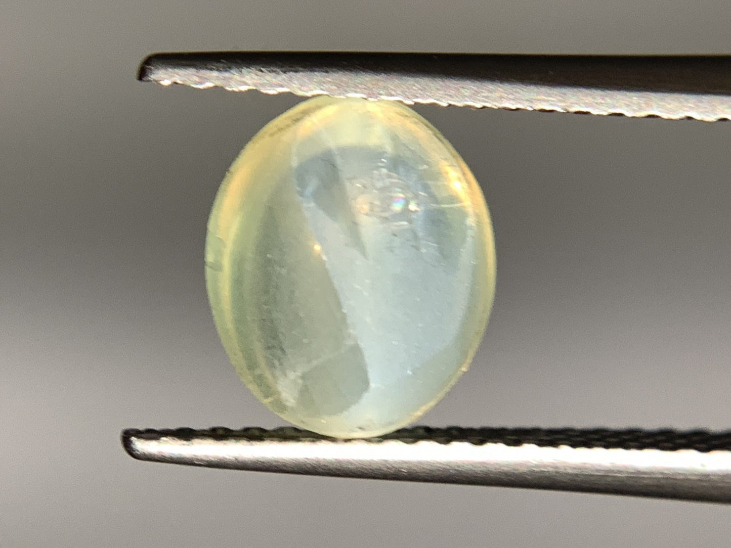 クリソベリルキャッツアイ 2.458ct 宝石ソーティング付き  8.5㎜×7.1㎜×4.1㎜   ルース（ 裸石 ） 2410Y