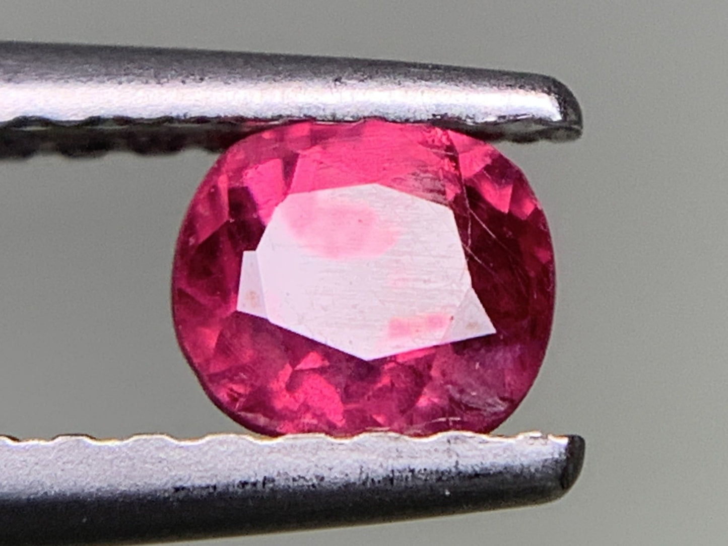 ルビー 天然 0.534ct 宝石ソーティング付き 4.3㎜×3.8㎜×3.2㎜ ルース（ 裸石 ） 7730Y