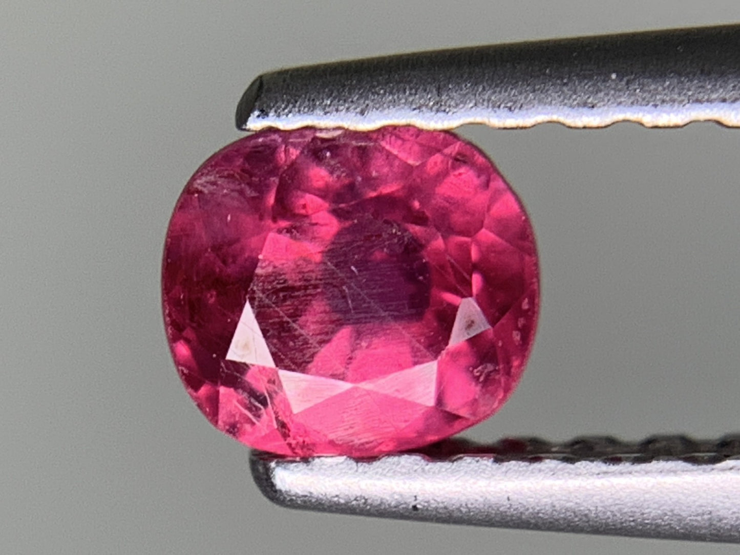 ルビー 天然 0.534ct 宝石ソーティング付き 4.3㎜×3.8㎜×3.2㎜ ルース（ 裸石 ） 7730Y