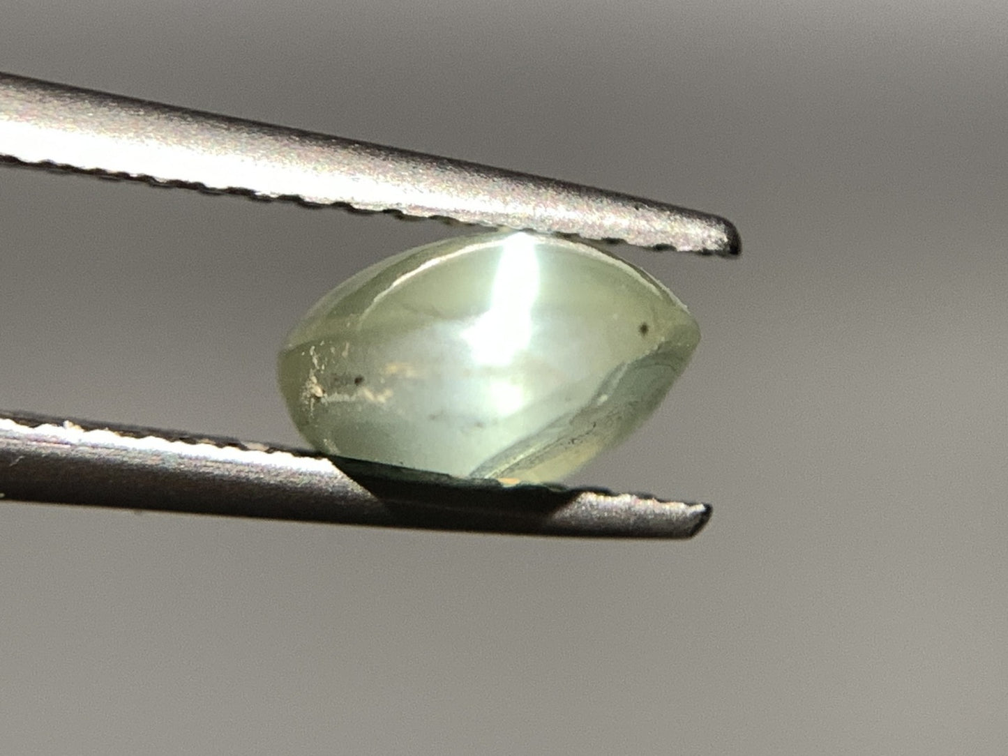 クリソベリルキャッツアイ 2.458ct 宝石ソーティング付き  8.5㎜×7.1㎜×4.1㎜   ルース（ 裸石 ） 2410Y